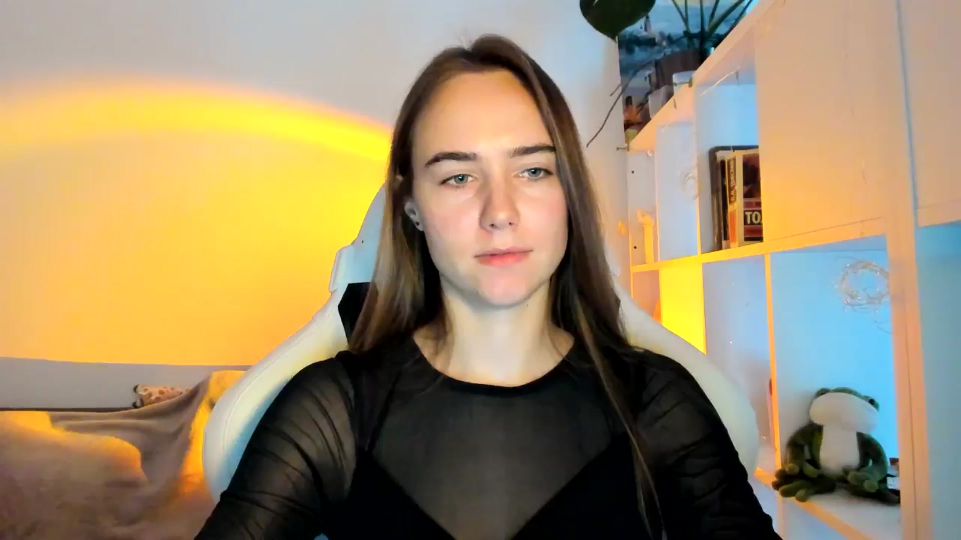 Gallery image thumbnail from OhAlisa's myfreecams stream on, 10/04/2025, 13:00 image 8 of 20