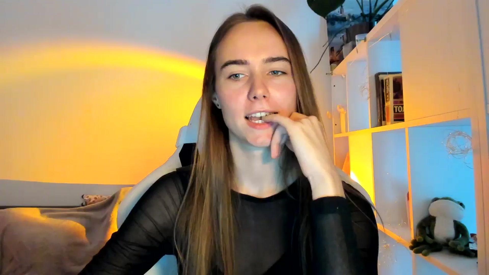 Gallery image thumbnail from OhAlisa's myfreecams stream on, 10/04/2025, 13:00 image 13 of 20