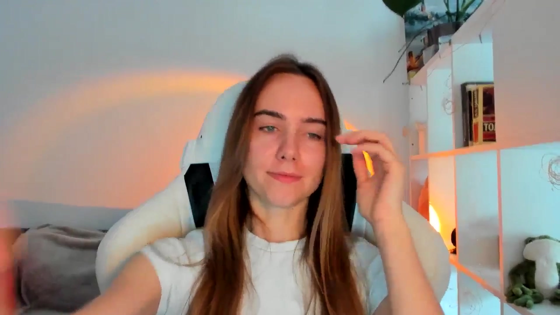 Gallery image thumbnail from OhAlisa's myfreecams stream on, 10/05/2025, 11:36 image 20 of 20