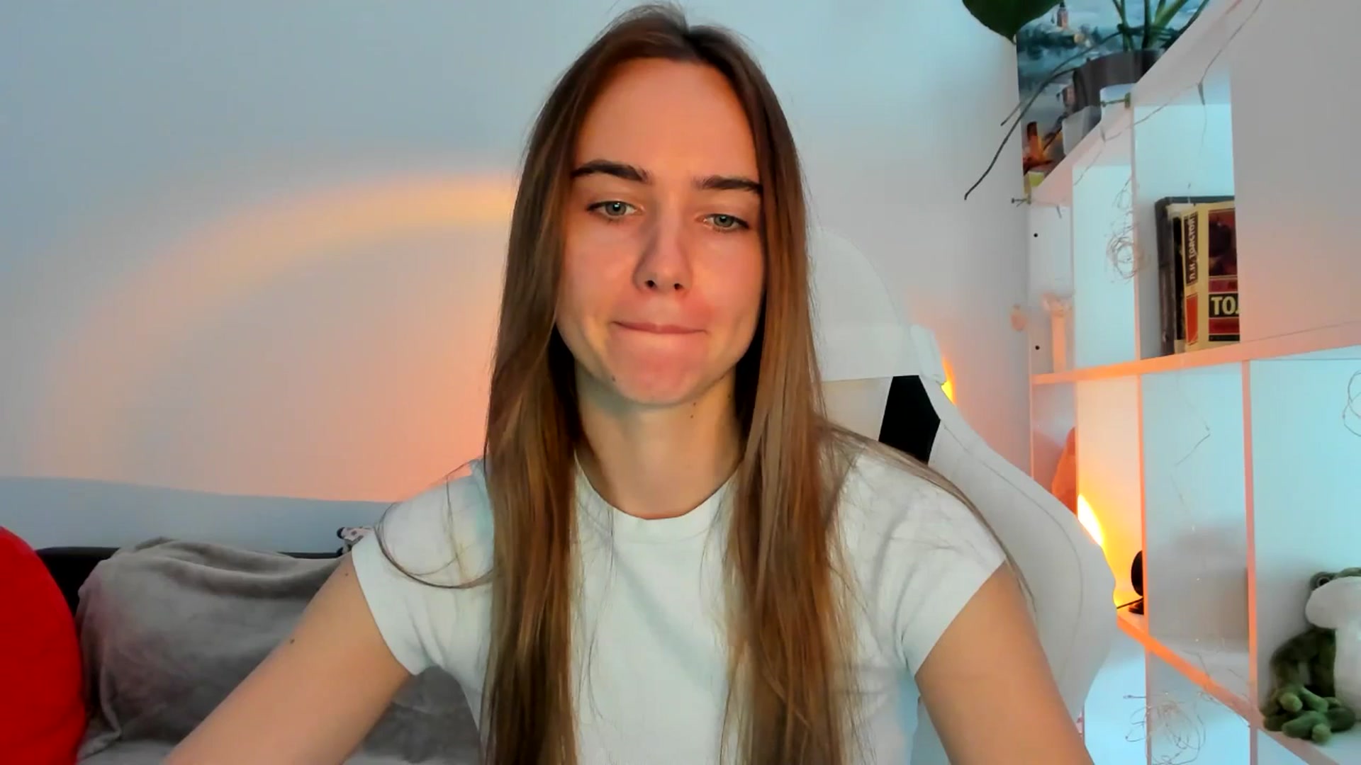 Gallery image thumbnail from OhAlisa's myfreecams stream on, 10/05/2025, 11:36 image 19 of 20