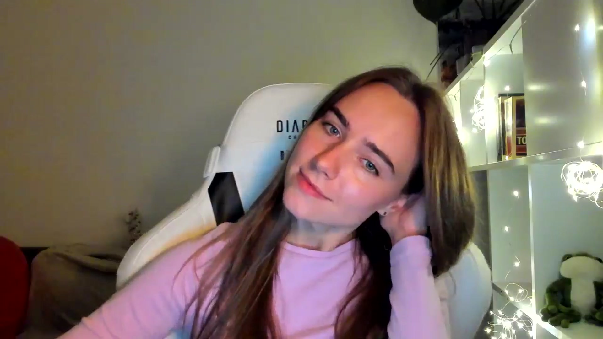Gallery image thumbnail from OhAlisa's myfreecams stream on, 10/07/2025, 18:03 image 16 of 20