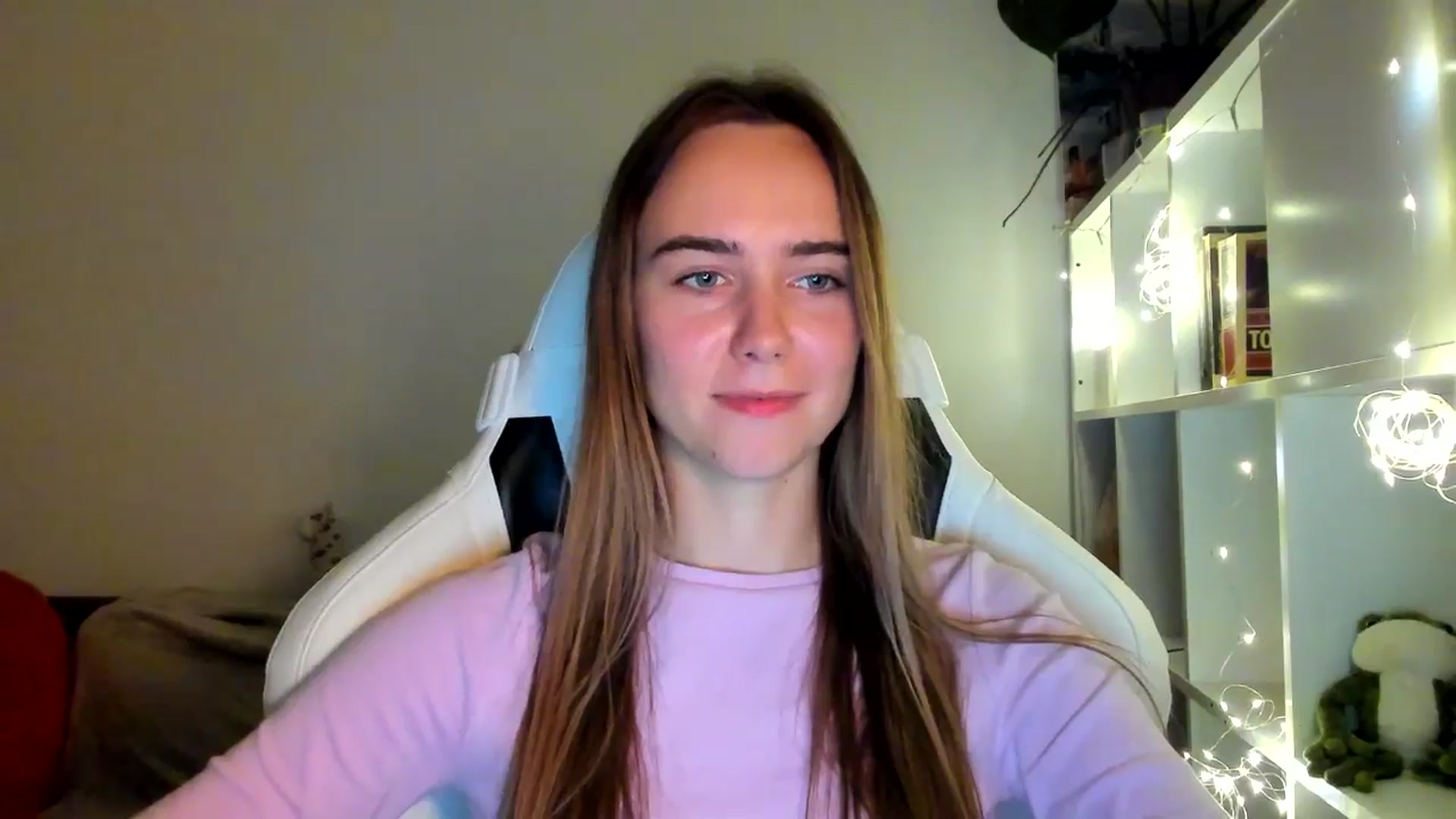 Gallery image thumbnail from OhAlisa's myfreecams stream on, 10/07/2025, 18:03 image 13 of 20