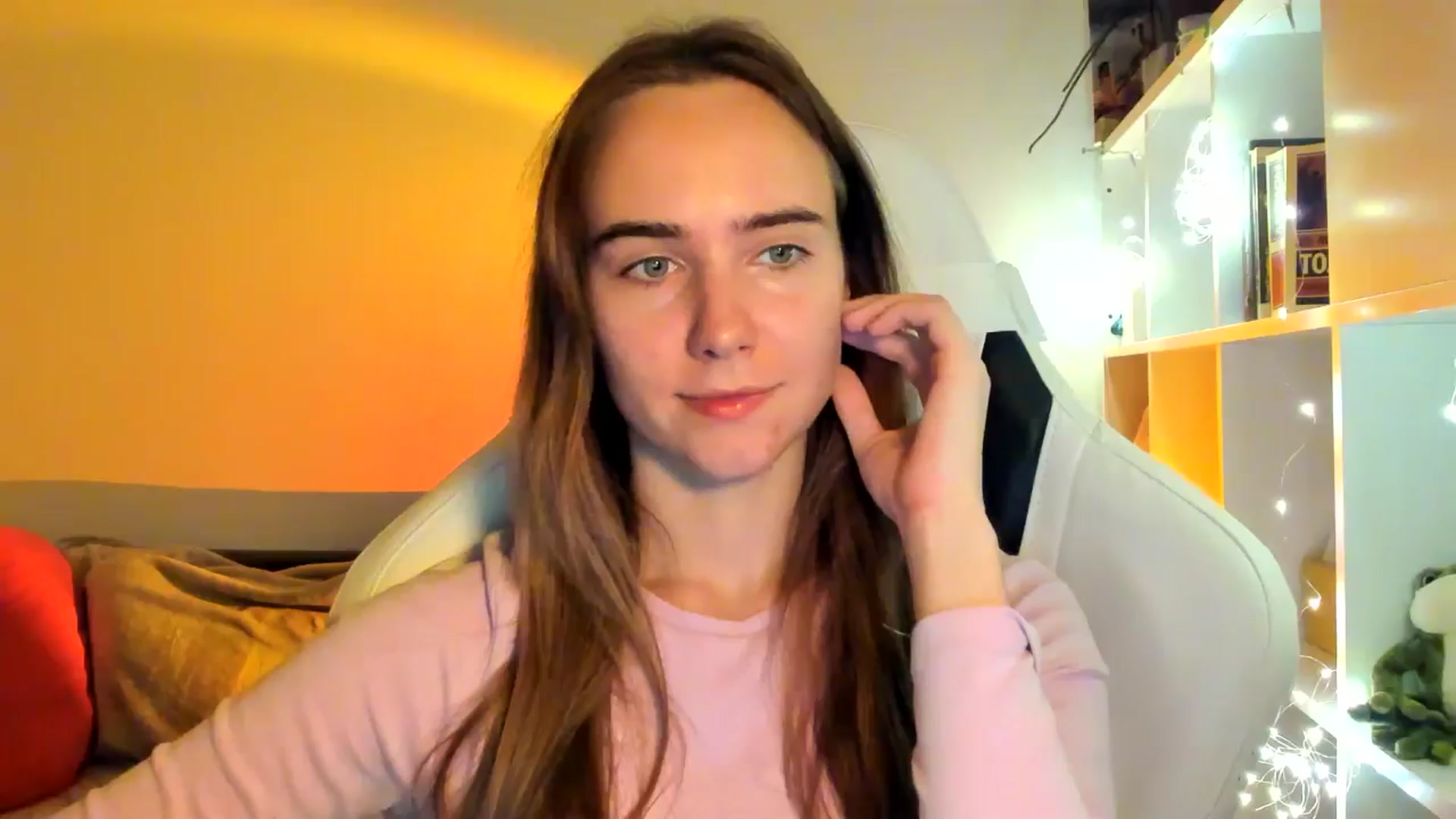 Gallery image thumbnail from OhAlisa's myfreecams stream on, 10/11/2025, 18:10 image 5 of 20