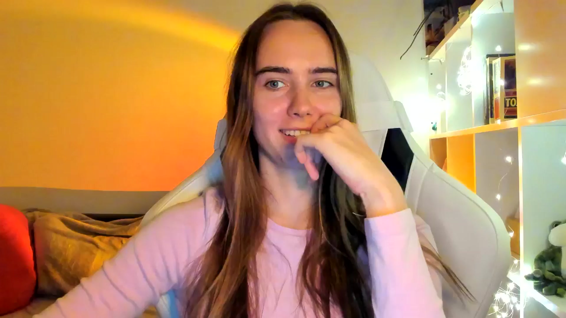 Gallery image thumbnail from OhAlisa's myfreecams stream on, 10/11/2025, 18:23 image 20 of 20