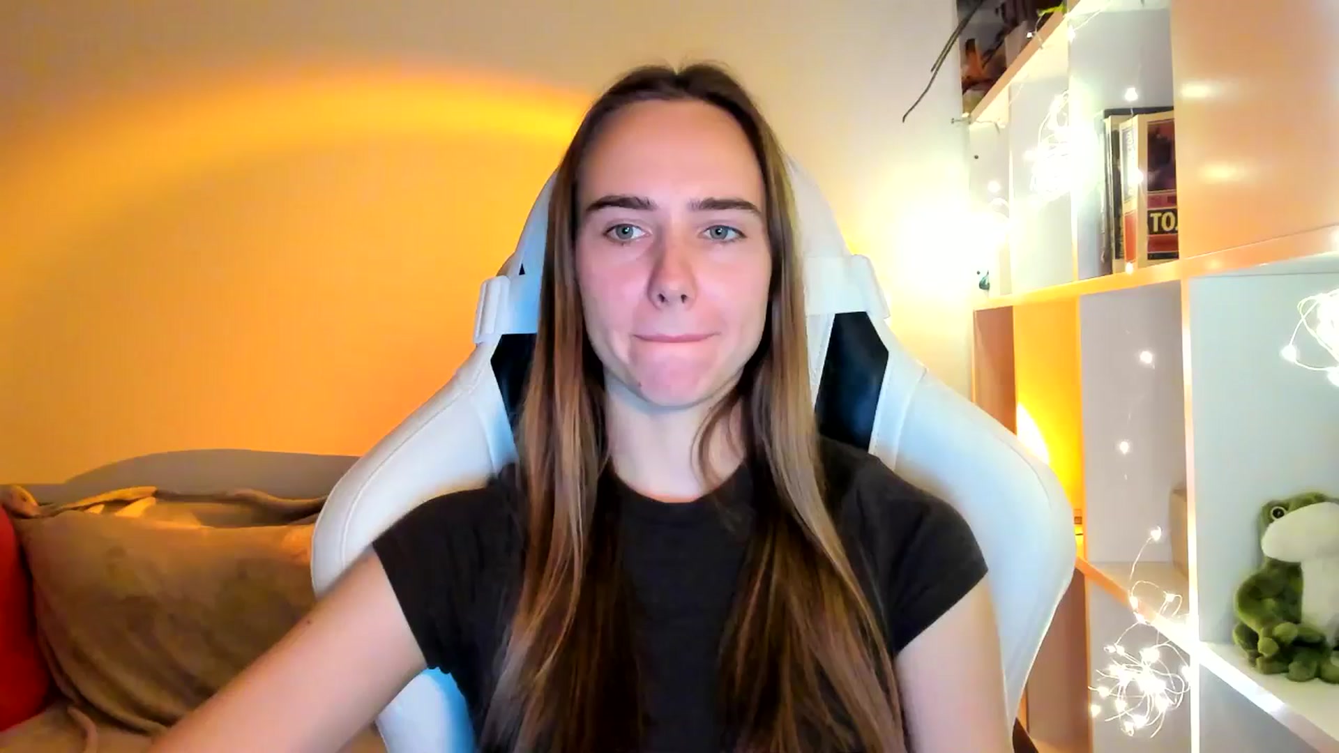 Gallery image thumbnail from OhAlisa's myfreecams stream on, 10/13/2025, 18:36 image 10 of 20