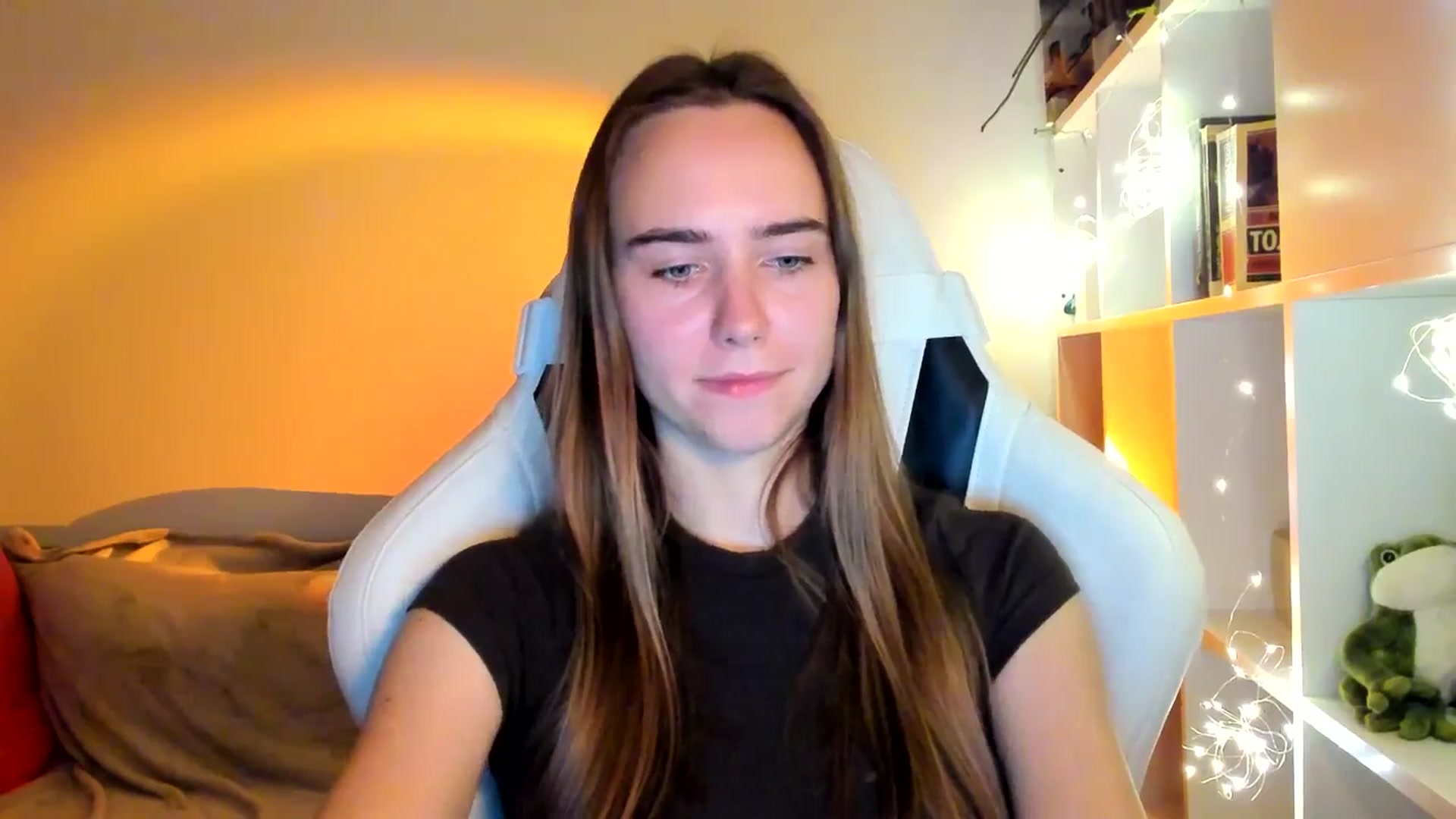 Gallery image thumbnail from OhAlisa's myfreecams stream on, 10/13/2025, 18:36 image 15 of 20