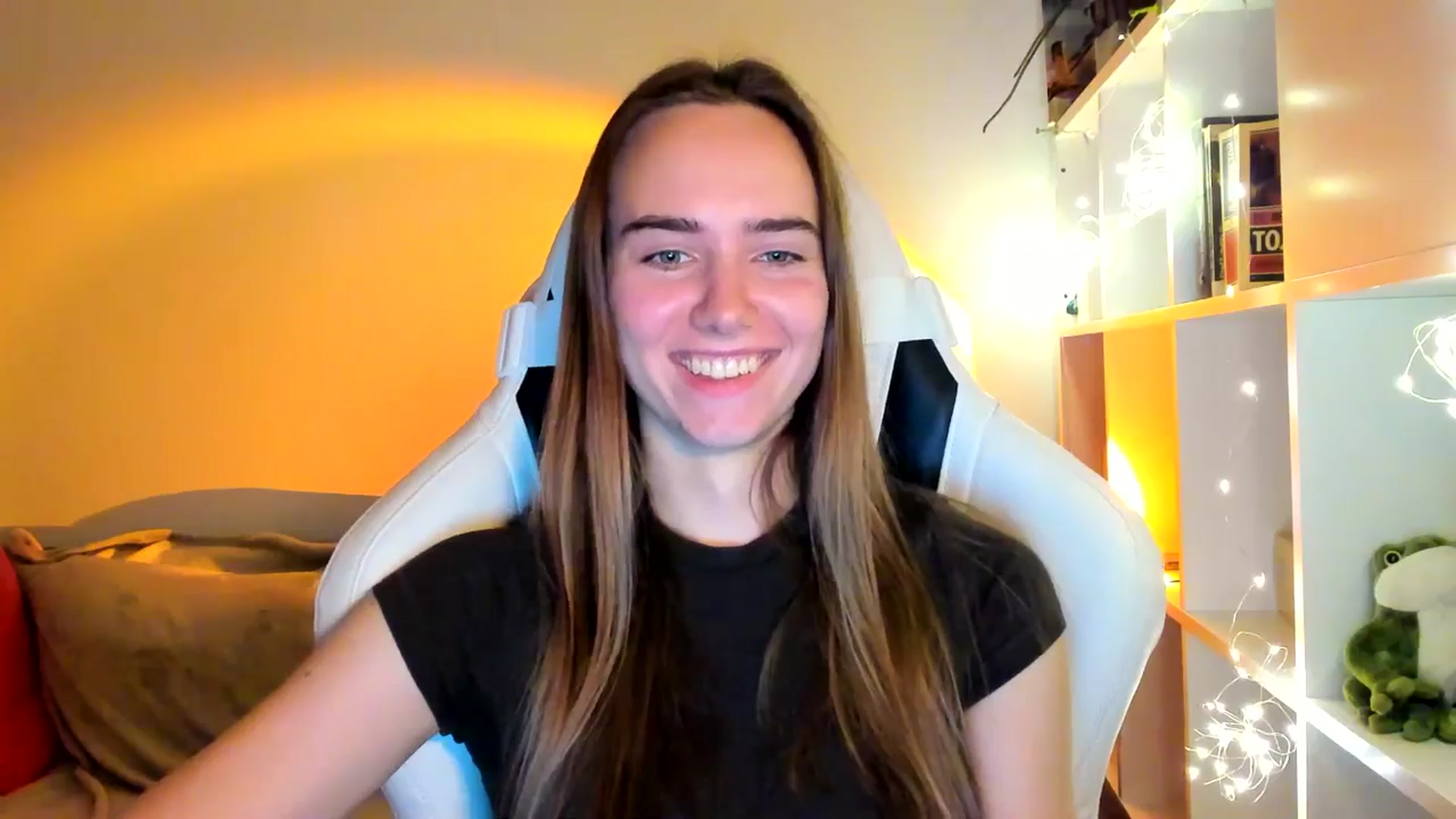Gallery image thumbnail from OhAlisa's myfreecams stream on, 10/13/2025, 18:36 image 5 of 20