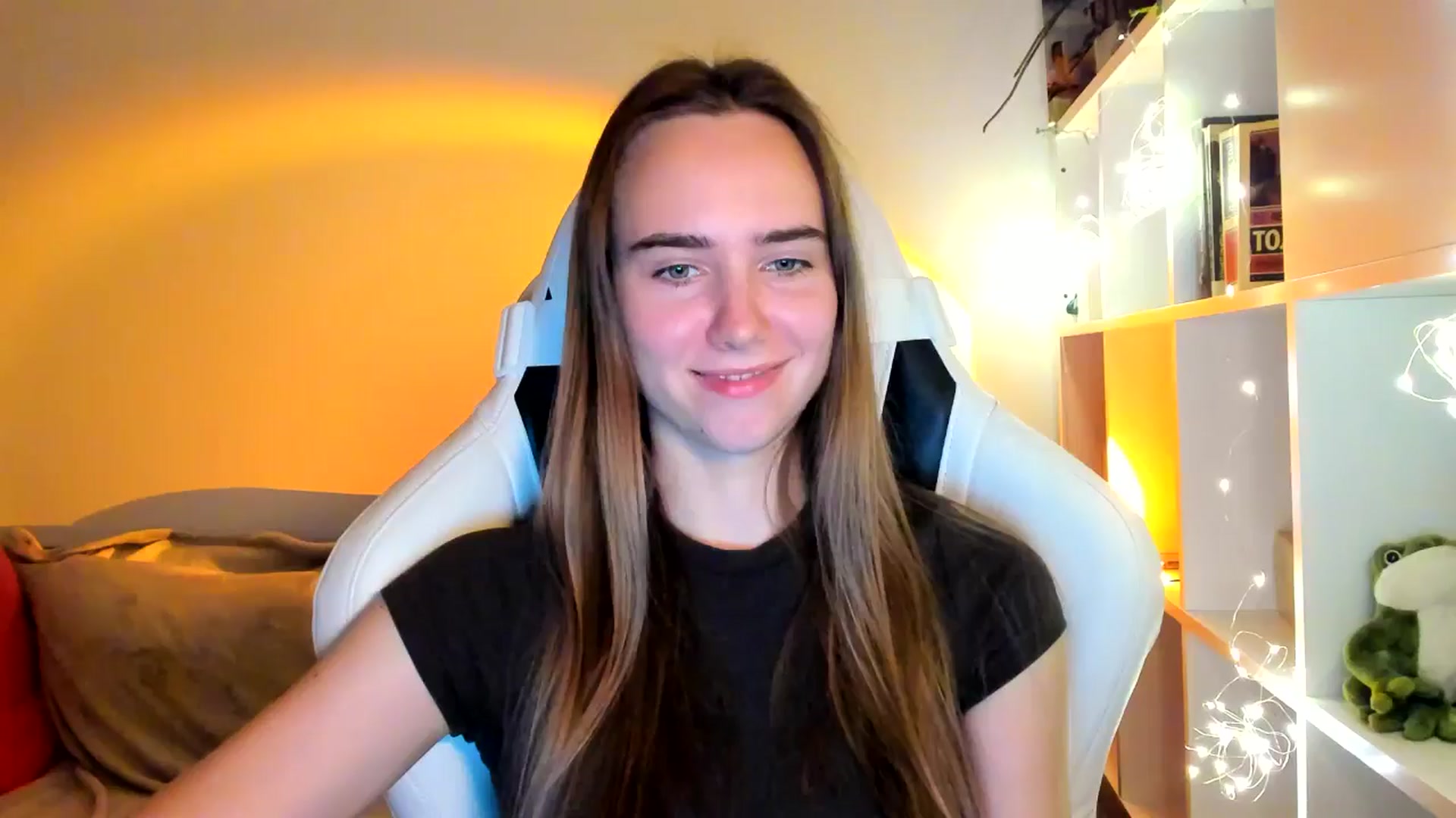 Gallery image thumbnail from OhAlisa's myfreecams stream on, 10/13/2025, 18:36 image 4 of 20