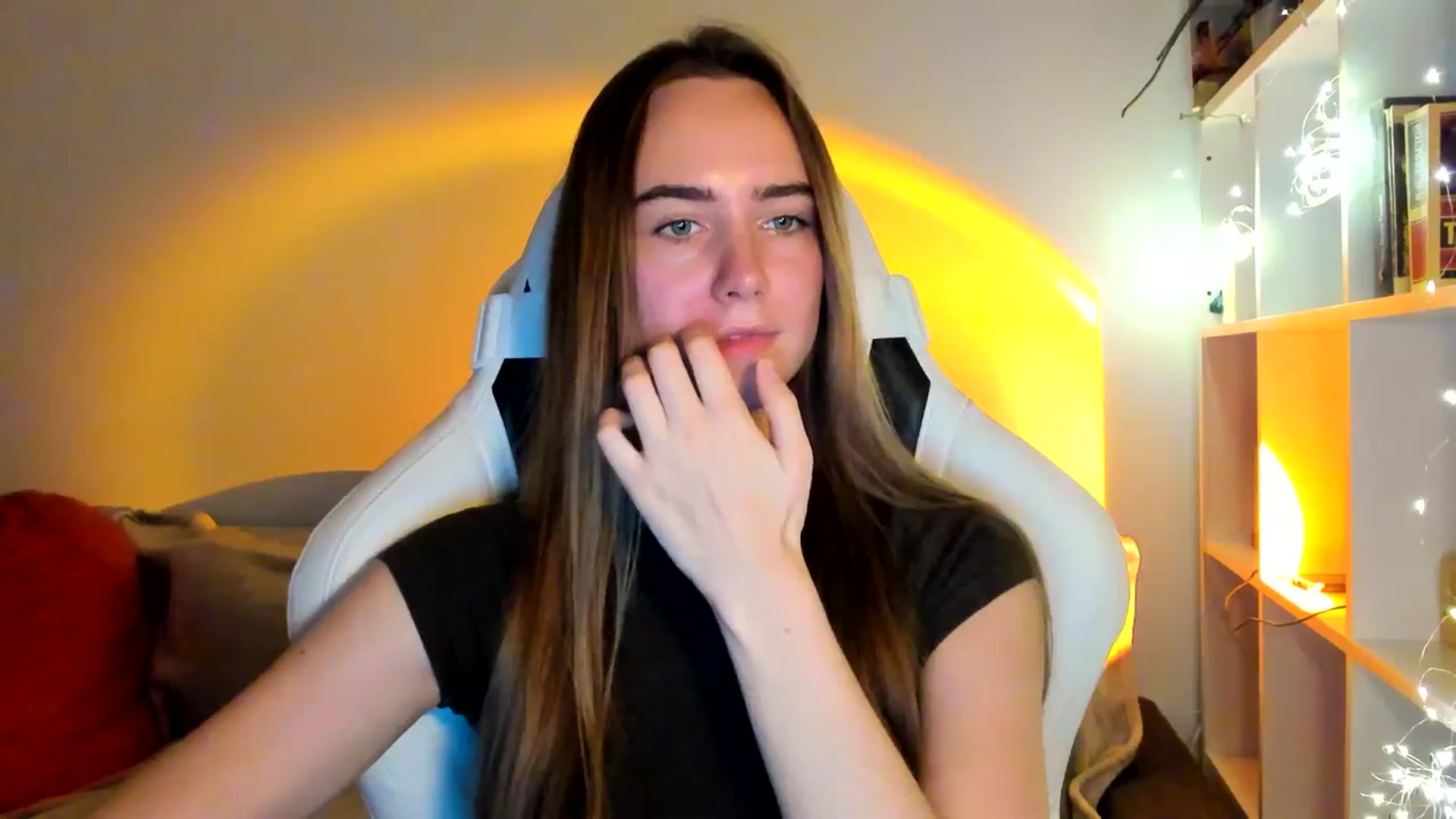 Gallery image thumbnail from OhAlisa's myfreecams stream on, 10/14/2025, 15:18 image 15 of 20