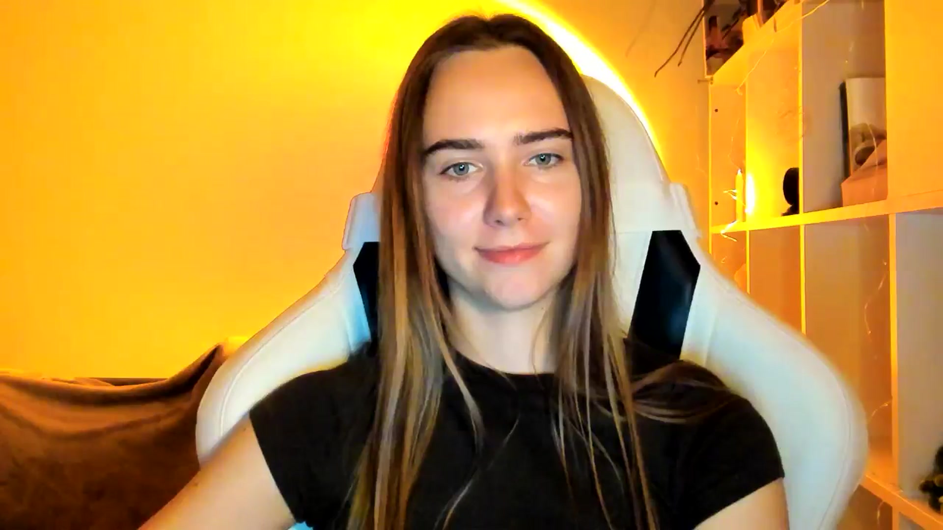 Gallery image thumbnail from OhAlisa's myfreecams stream on, 10/27/2025, 20:50 image 14 of 20