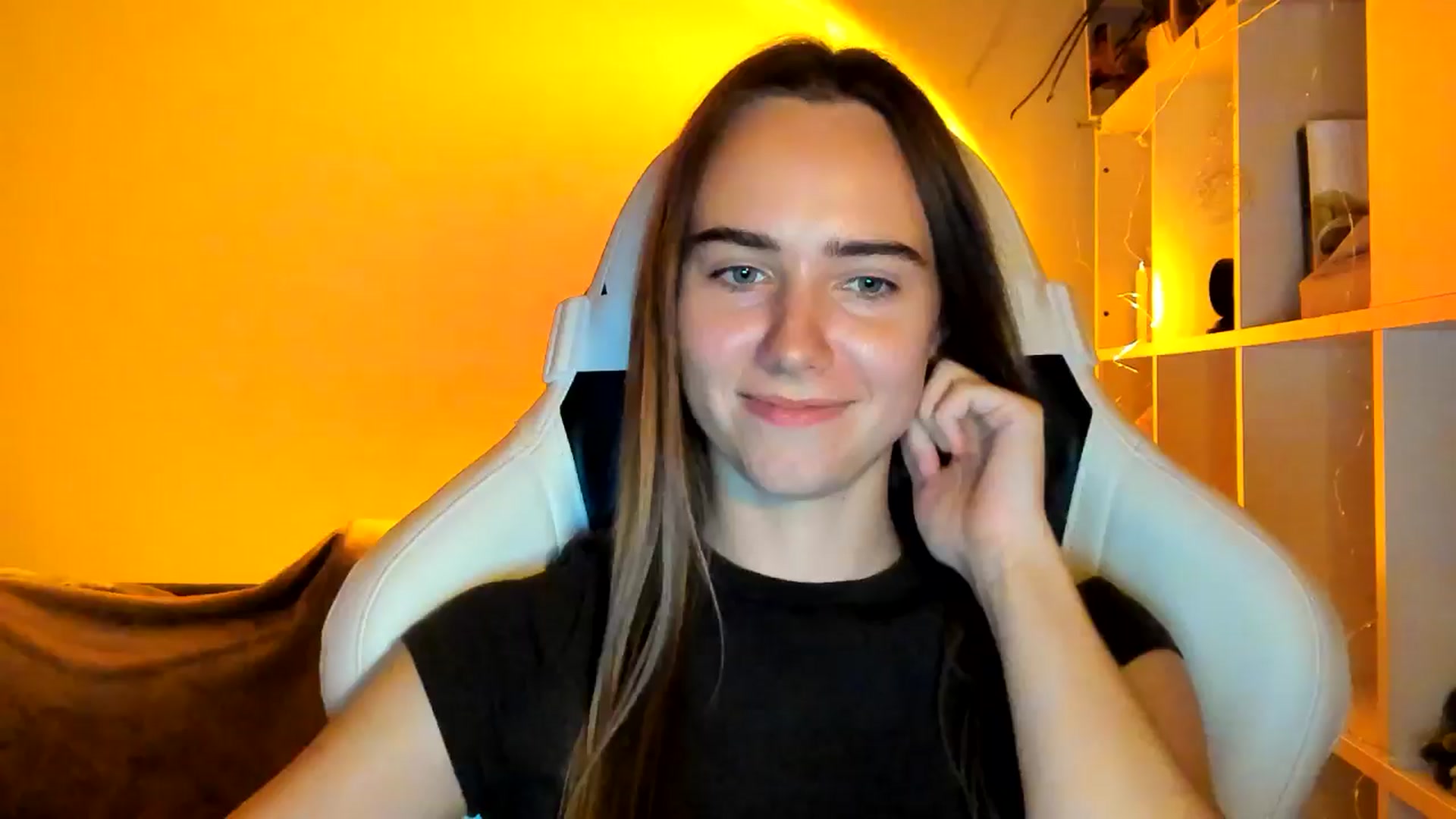 Gallery image thumbnail from OhAlisa's myfreecams stream on, 10/27/2025, 20:50 image 17 of 20
