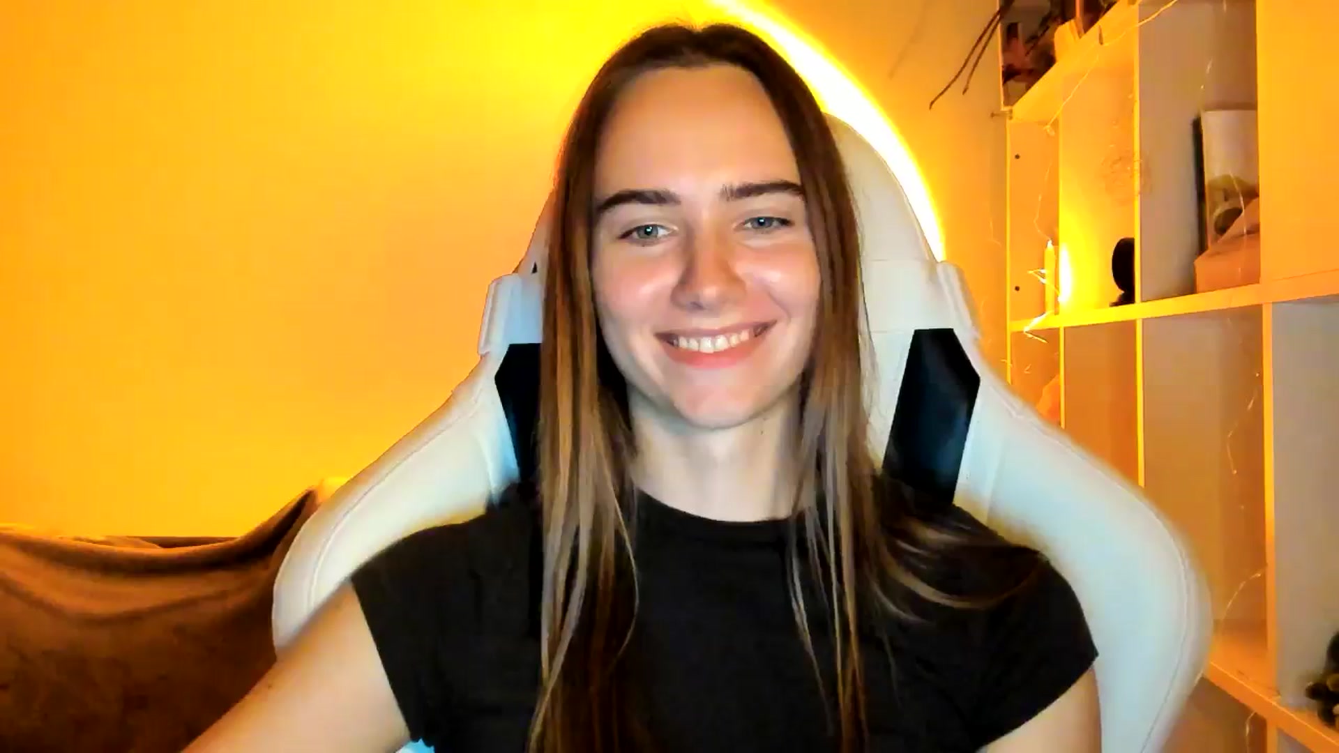 Gallery image thumbnail from OhAlisa's myfreecams stream on, 10/27/2025, 20:50 image 16 of 20