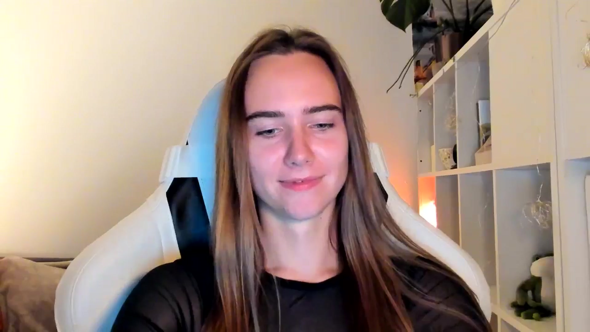Gallery image thumbnail from OhAlisa's myfreecams stream on, 10/28/2025, 19:48 image 11 of 20