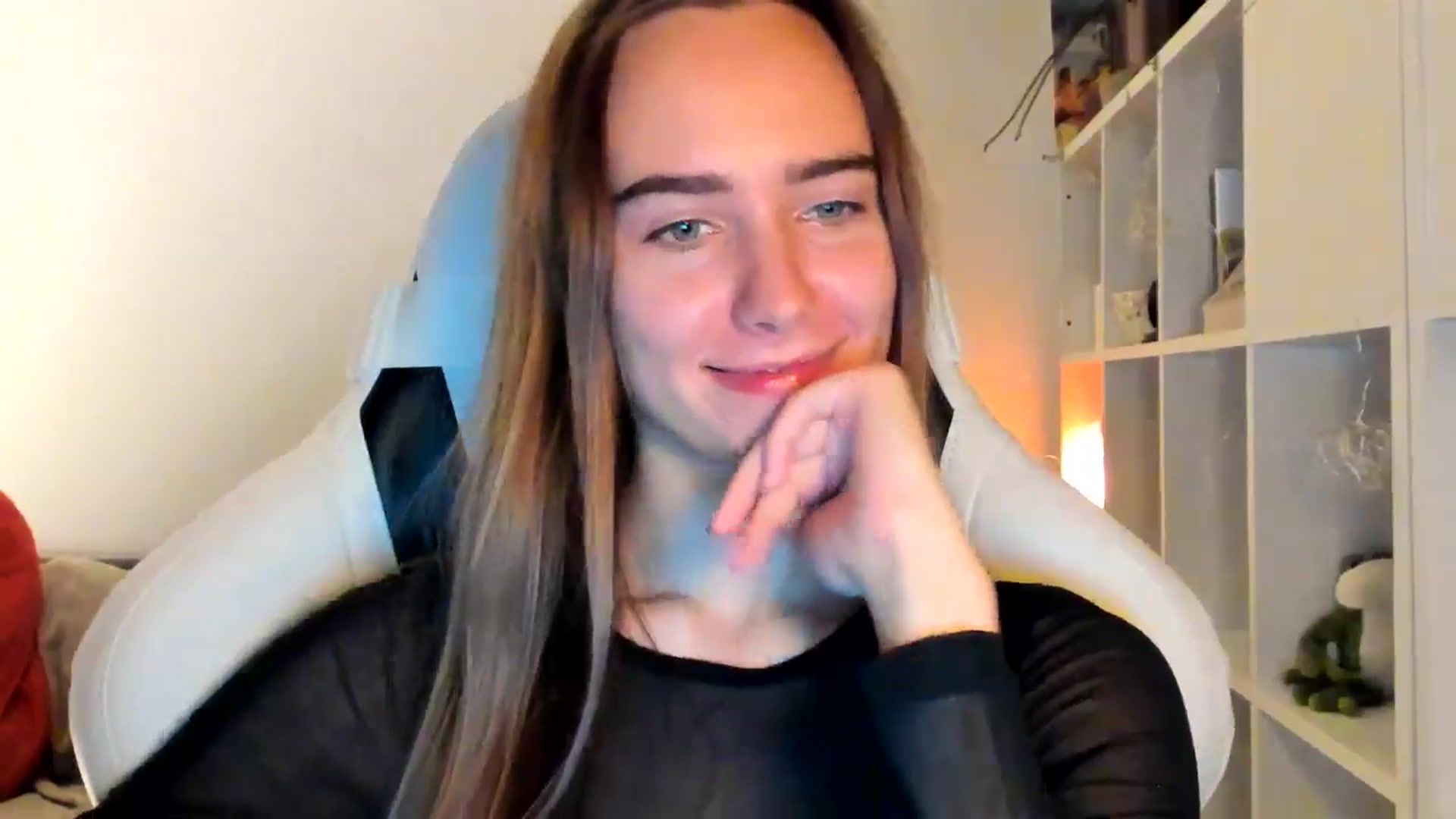 Gallery image thumbnail from OhAlisa's myfreecams stream on, 10/28/2025, 21:01 image 5 of 20
