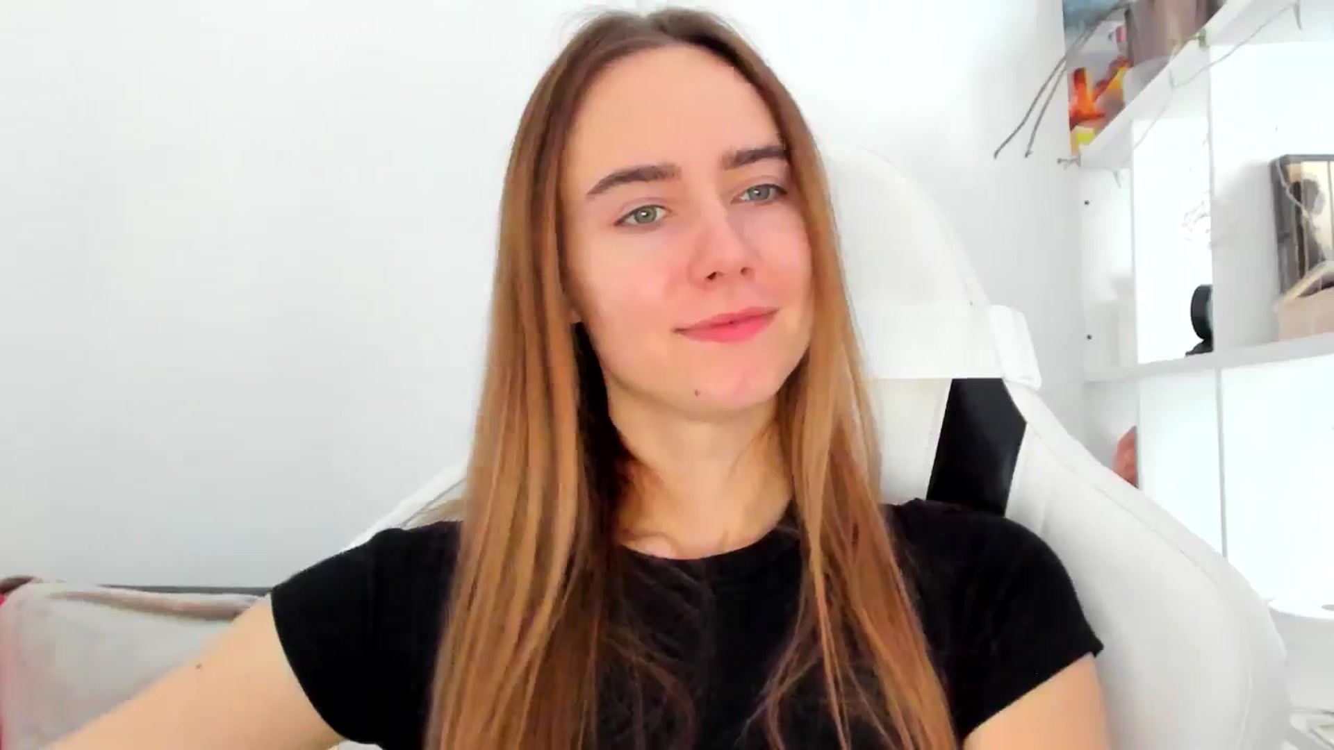 Gallery image thumbnail from OhAlisa's myfreecams stream on, 11/04/2025, 11:55 image 9 of 20