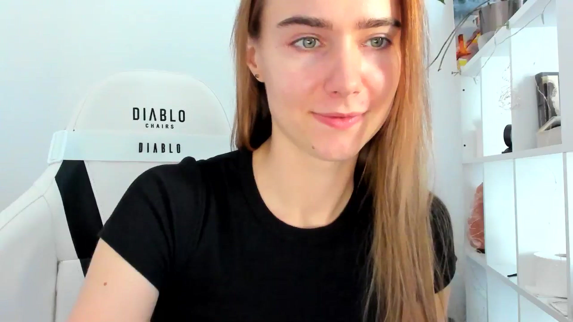 Gallery image thumbnail from OhAlisa's myfreecams stream on, 11/04/2025, 11:55 image 14 of 20