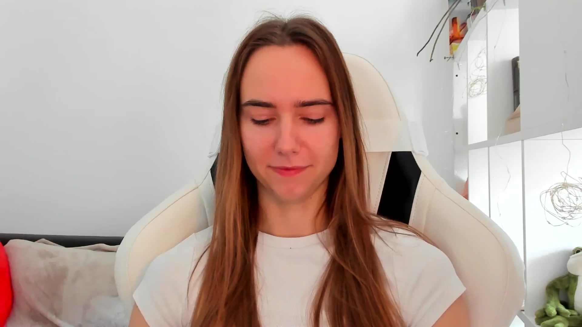 Gallery image thumbnail from OhAlisa's myfreecams stream on, 11/12/2025, 10:35 image 17 of 20