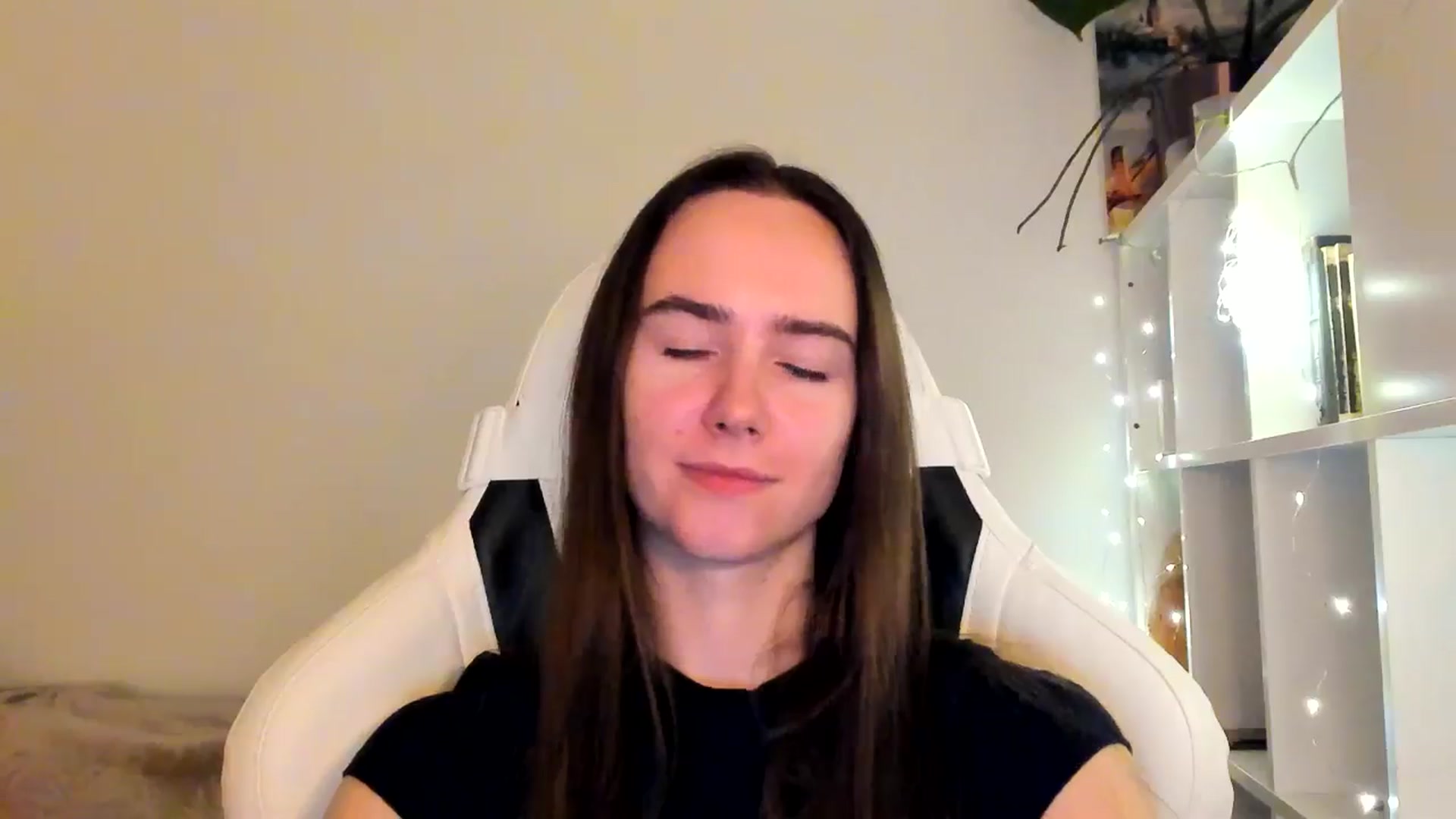 Gallery image thumbnail from OhAlisa's myfreecams stream on, 12/02/2025, 19:51 image 3 of 20