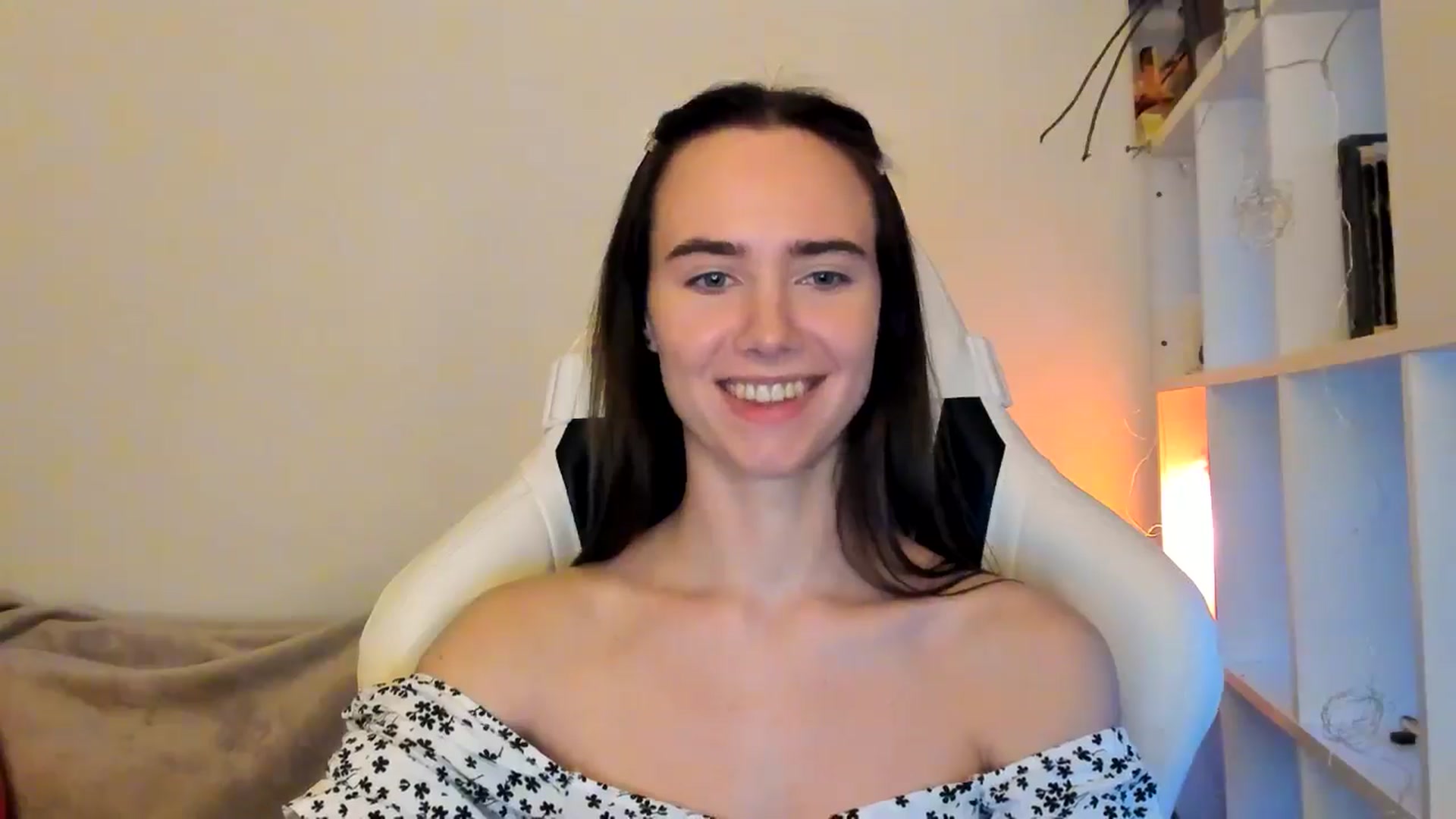 Gallery image thumbnail from OhAlisa's myfreecams stream on, 12/04/2025, 16:07 image 5 of 20