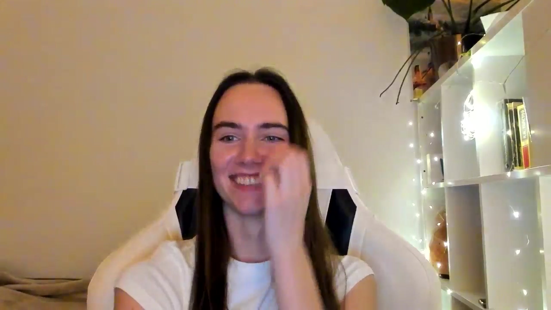 Gallery image thumbnail from OhAlisa's myfreecams stream on, 12/11/2025, 17:17 image 13 of 20