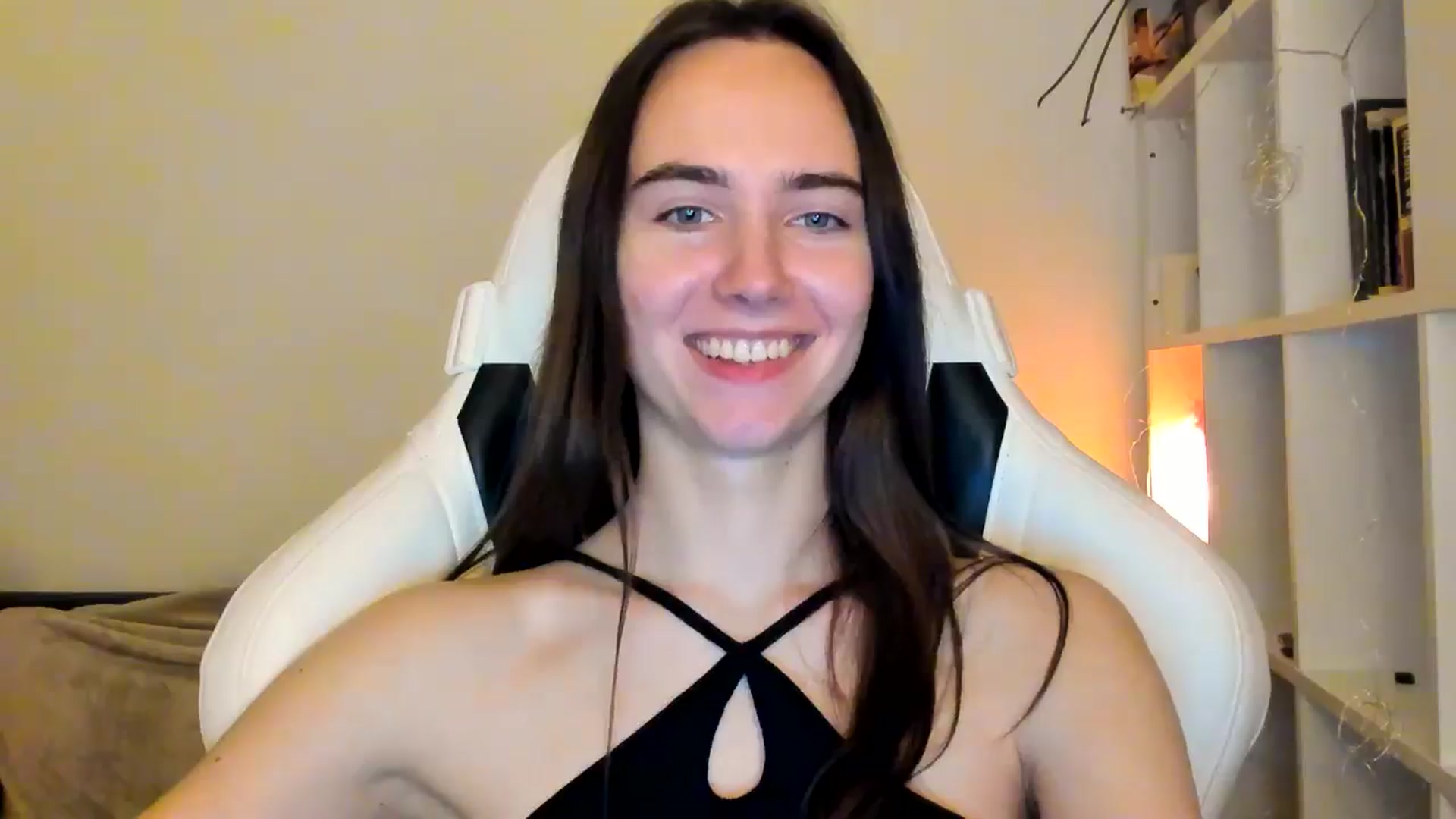 Gallery image thumbnail from OhAlisa's myfreecams stream on, 12/14/2025, 16:40 image 4 of 20