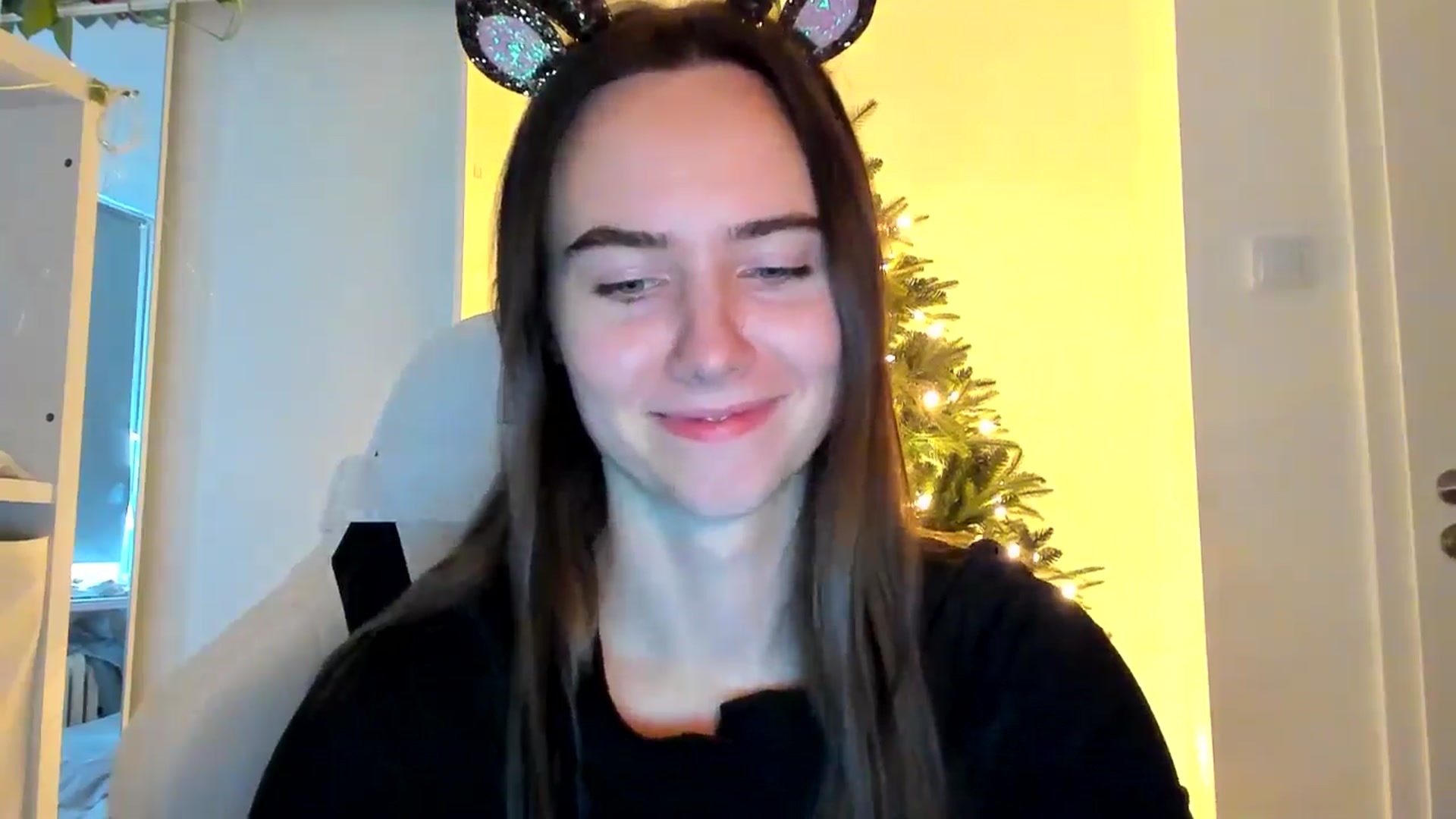Gallery image thumbnail from OhAlisa's myfreecams stream on, 12/19/2025, 11:02 image 9 of 20