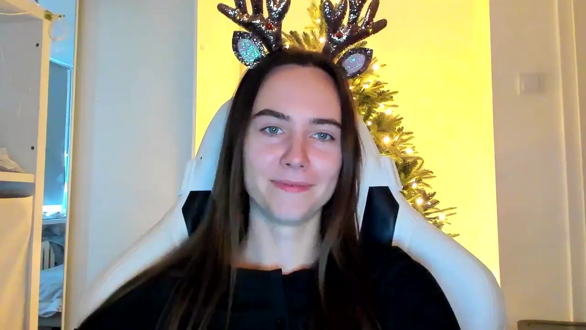 Gallery image thumbnail from OhAlisa's myfreecams stream on, 12/19/2025, 11:02 image 16 of 20
