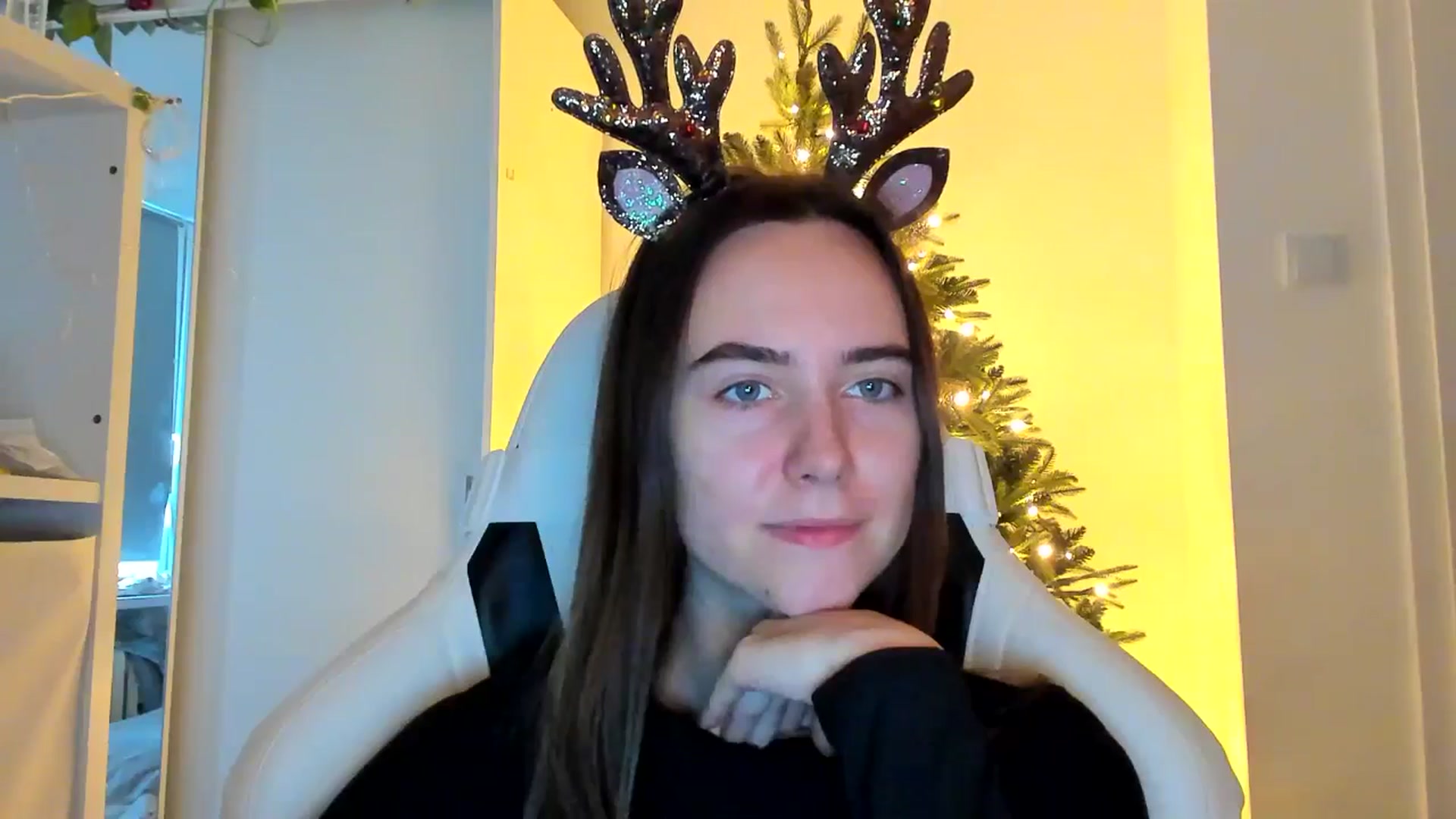 Gallery image thumbnail from OhAlisa's myfreecams stream on, 12/19/2025, 11:02 image 7 of 20