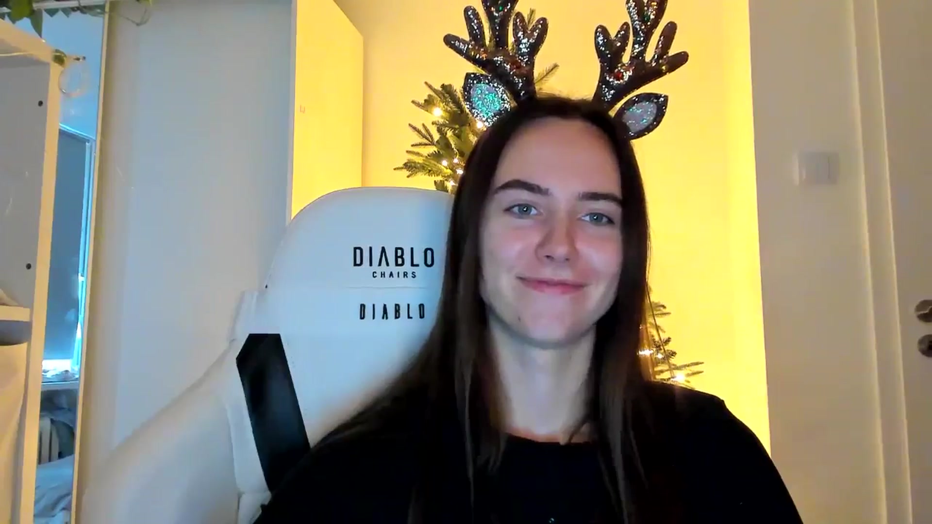 Gallery image thumbnail from OhAlisa's myfreecams stream on, 12/19/2025, 11:02 image 12 of 20