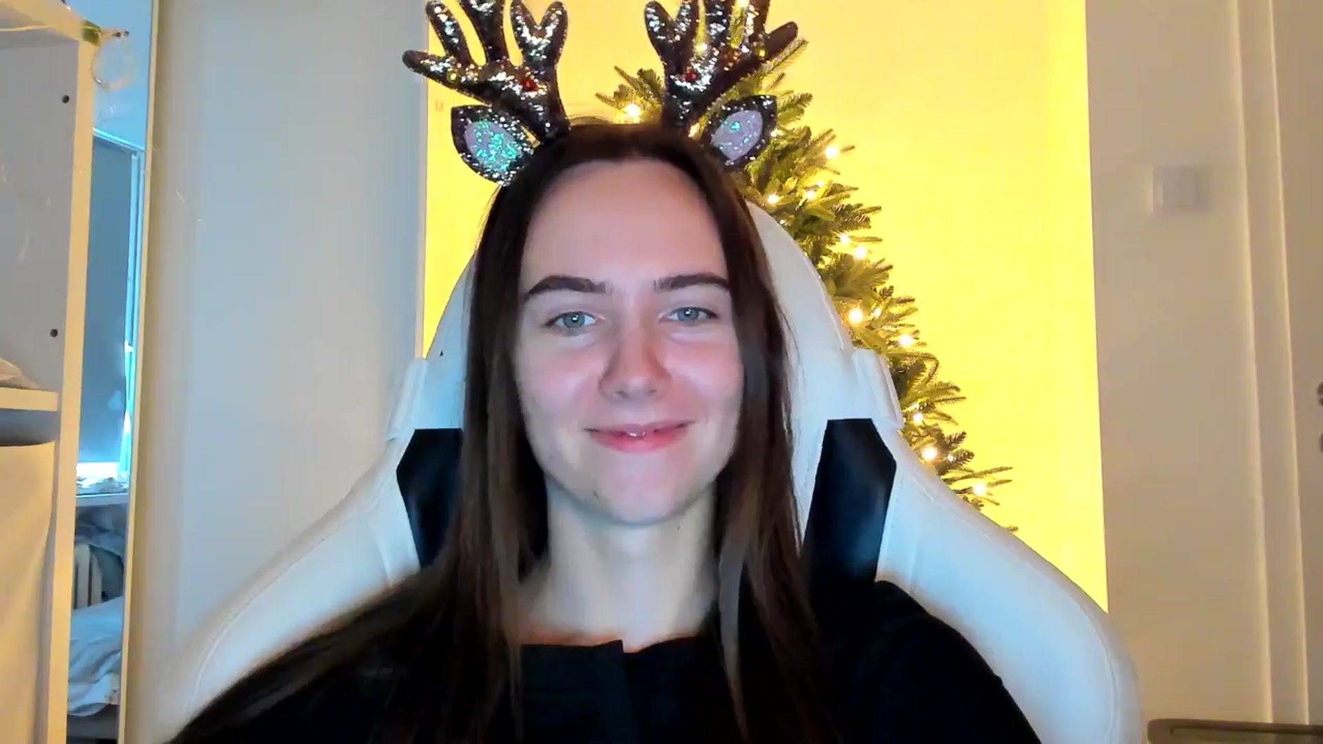 Gallery image thumbnail from OhAlisa's myfreecams stream on, 12/19/2025, 11:02 image 17 of 20