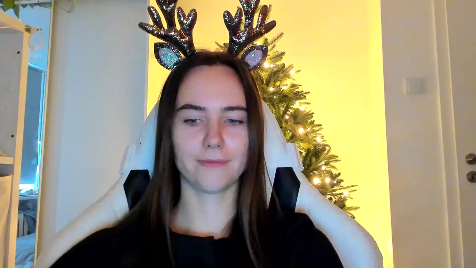 Gallery image thumbnail from OhAlisa's myfreecams stream on, 12/19/2025, 11:02 image 14 of 20