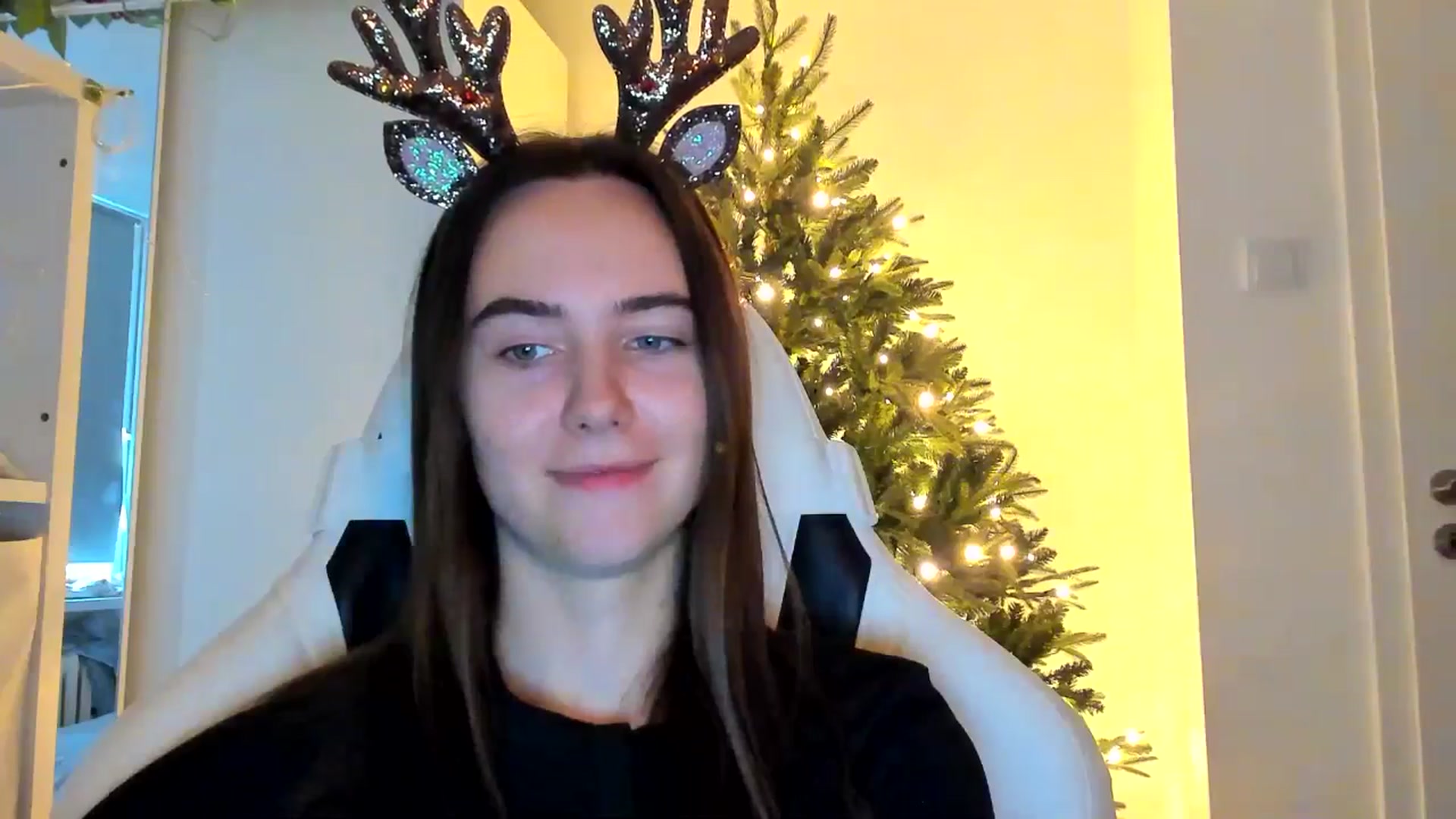 Gallery image thumbnail from OhAlisa's myfreecams stream on, 12/19/2025, 11:02 image 13 of 20