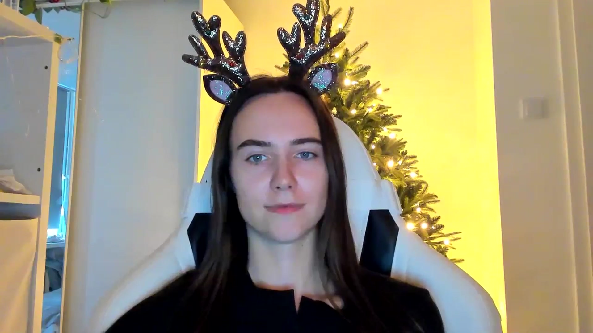 Gallery image thumbnail from OhAlisa's myfreecams stream on, 12/19/2025, 11:36 image 14 of 20