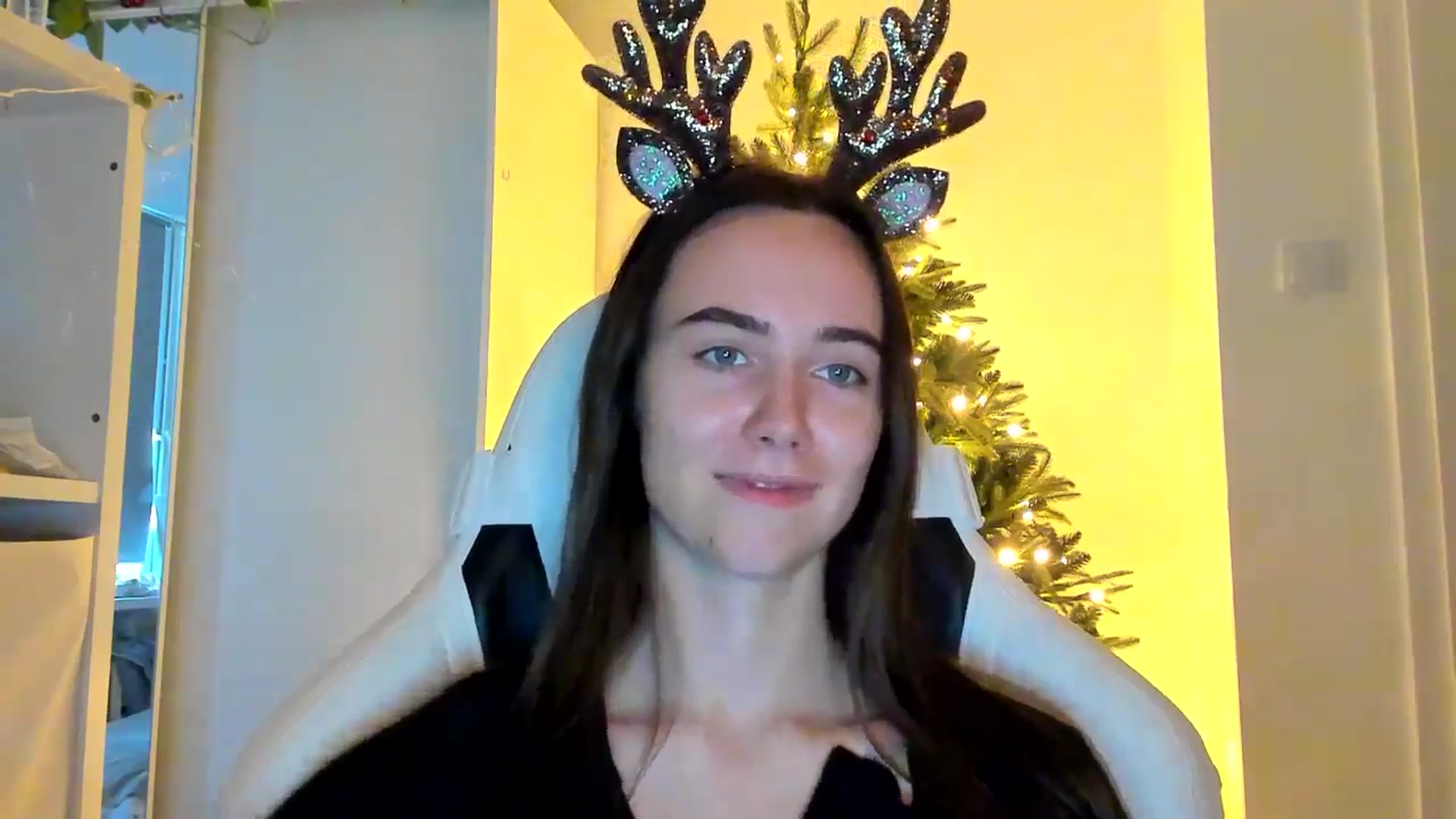 Gallery image thumbnail from OhAlisa's myfreecams stream on, 12/19/2025, 11:36 image 13 of 20