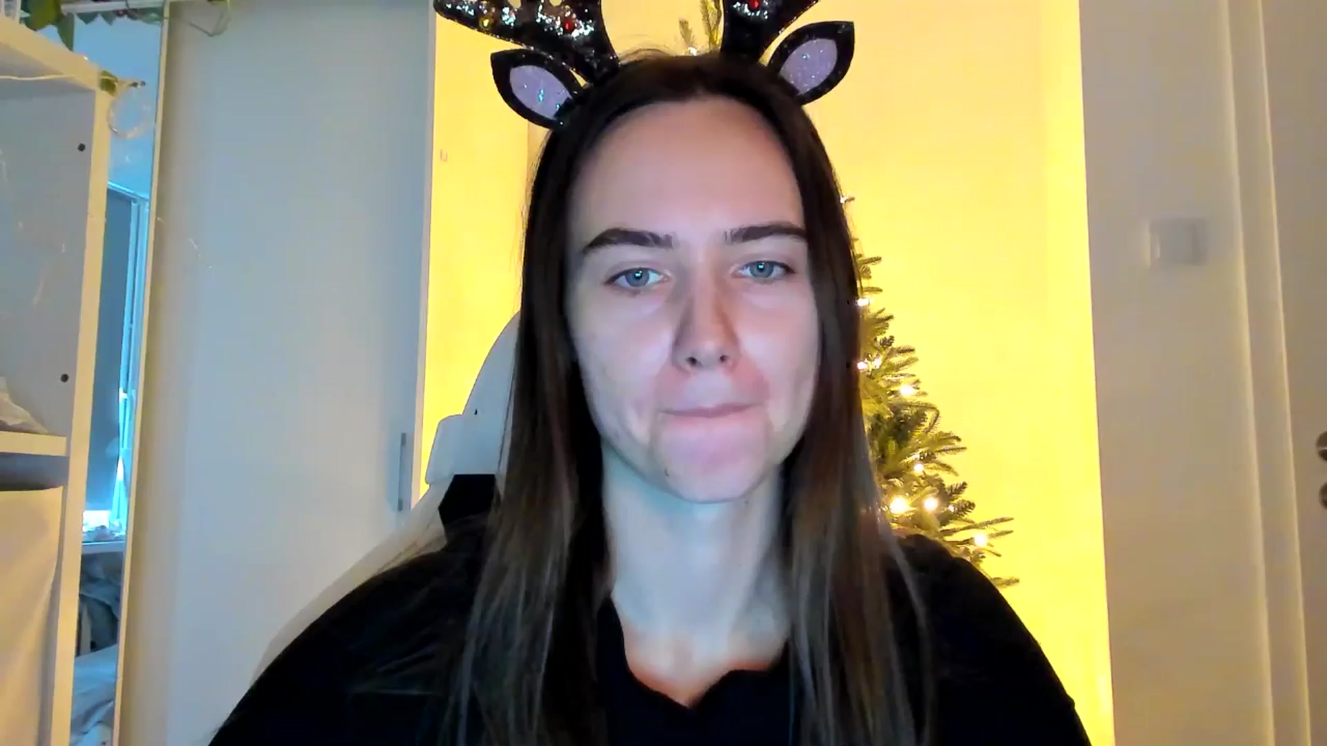 Gallery image thumbnail from OhAlisa's myfreecams stream on, 12/19/2025, 11:36 image 9 of 20