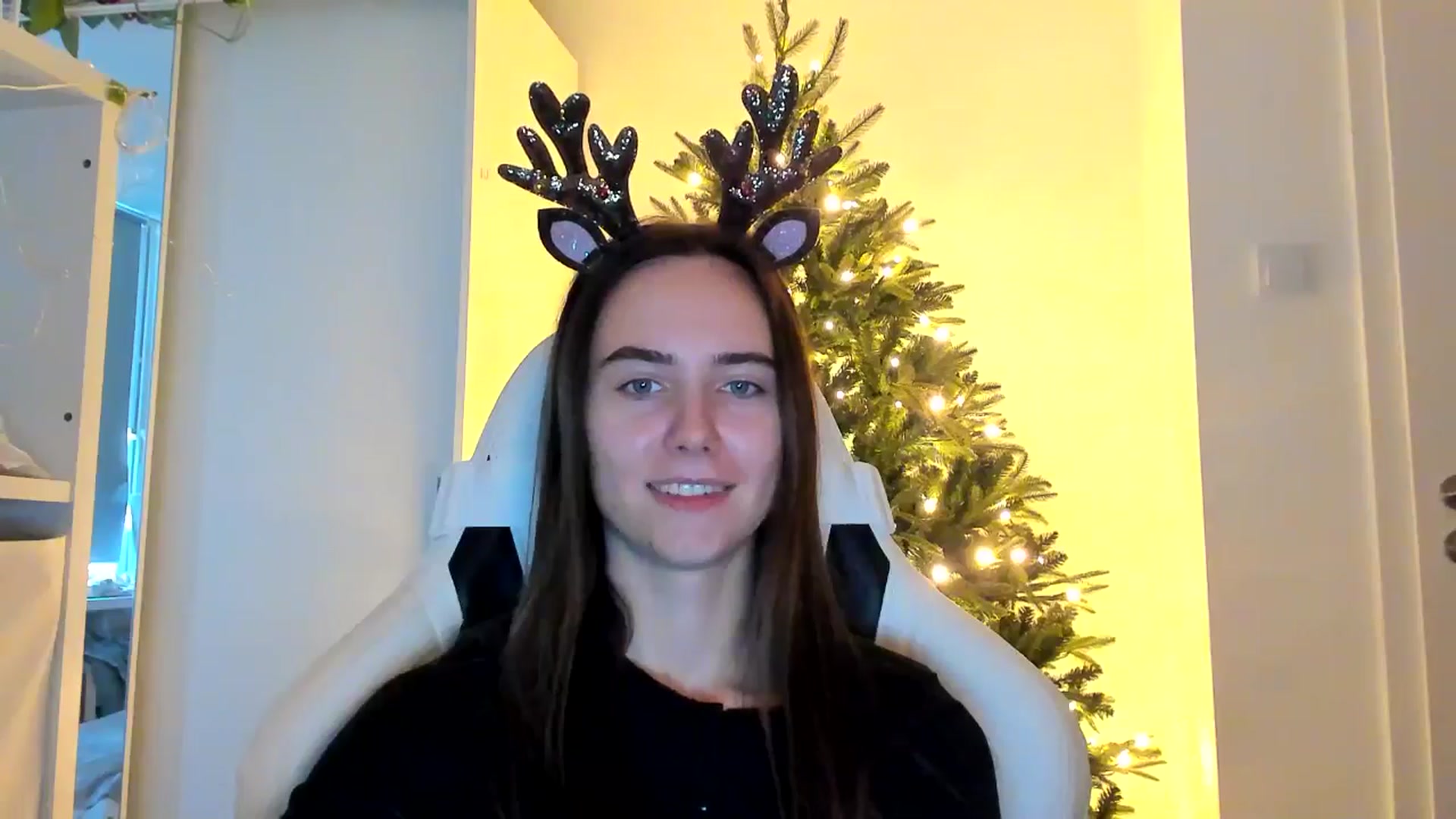 Gallery image thumbnail from OhAlisa's myfreecams stream on, 12/19/2025, 11:36 image 10 of 20