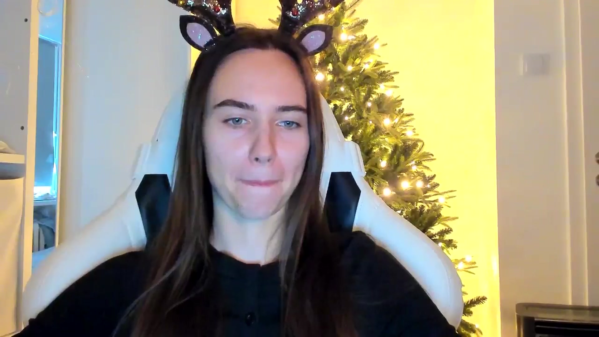 Gallery image thumbnail from OhAlisa's myfreecams stream on, 12/19/2025, 11:36 image 4 of 20