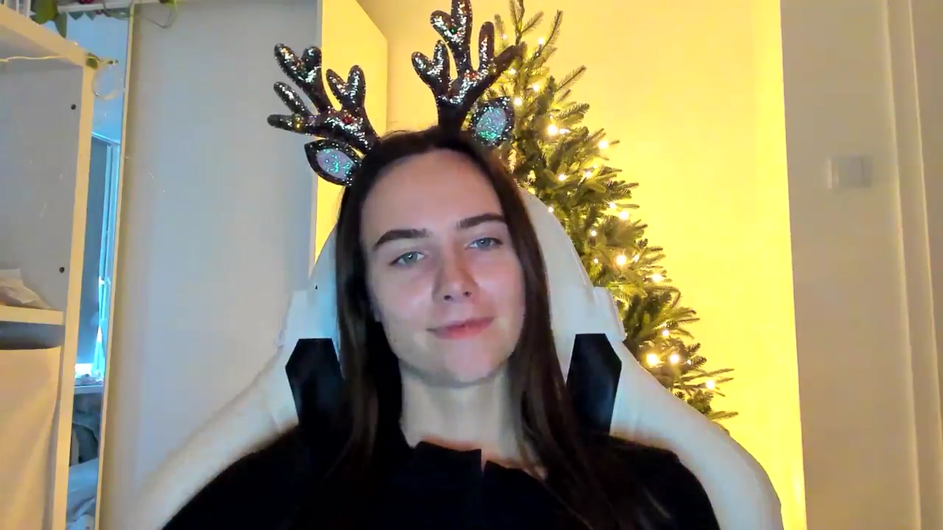 Gallery image thumbnail from OhAlisa's myfreecams stream on, 12/19/2025, 11:36 image 16 of 20