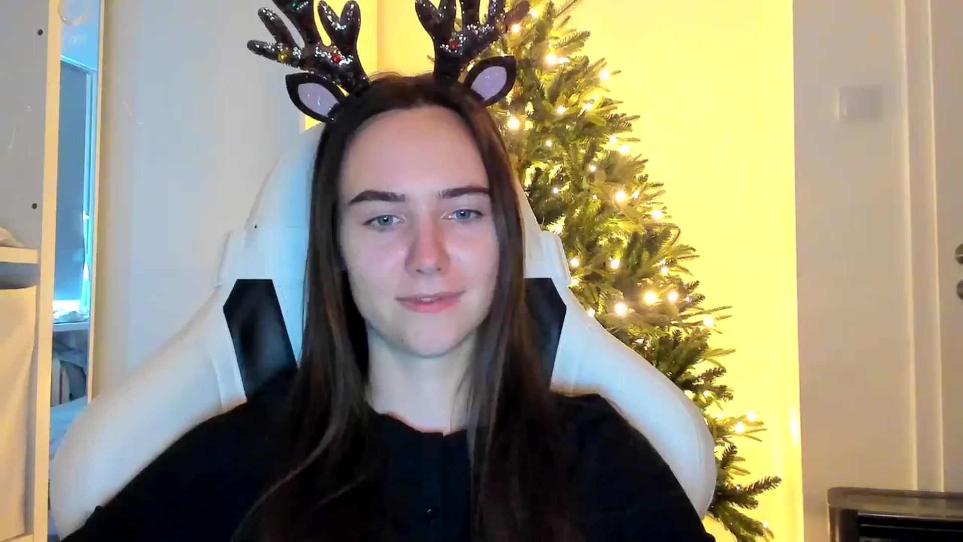 Gallery image thumbnail from OhAlisa's myfreecams stream on, 12/19/2025, 11:36 image 5 of 20