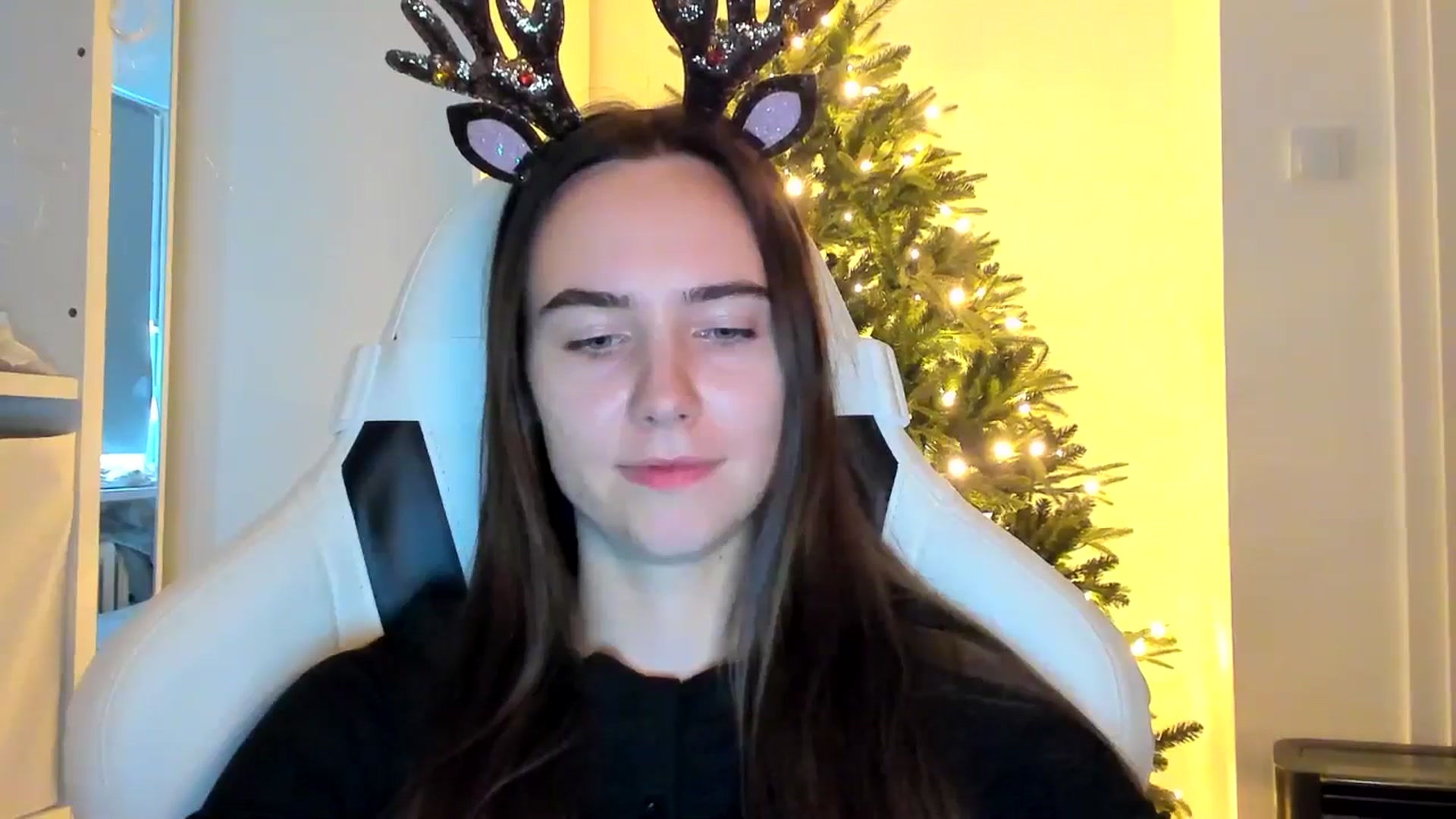 Gallery image thumbnail from OhAlisa's myfreecams stream on, 12/19/2025, 11:36 image 3 of 20
