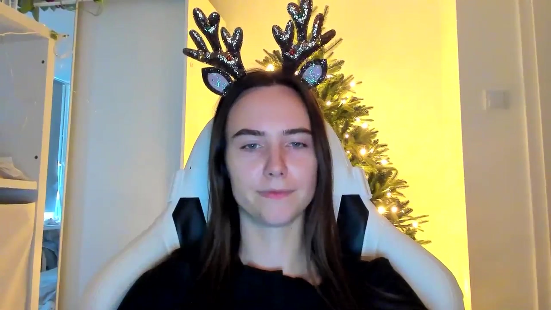 Gallery image thumbnail from OhAlisa's myfreecams stream on, 12/19/2025, 11:36 image 15 of 20