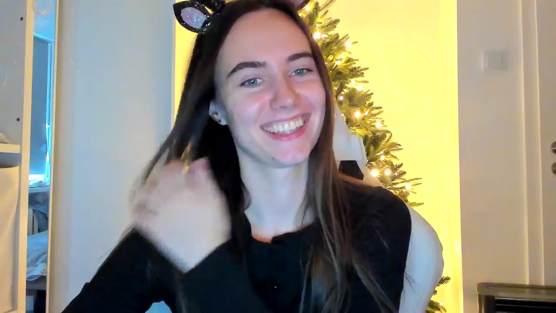 Gallery image thumbnail from OhAlisa's myfreecams stream on, 12/19/2025, 11:36 image 8 of 20