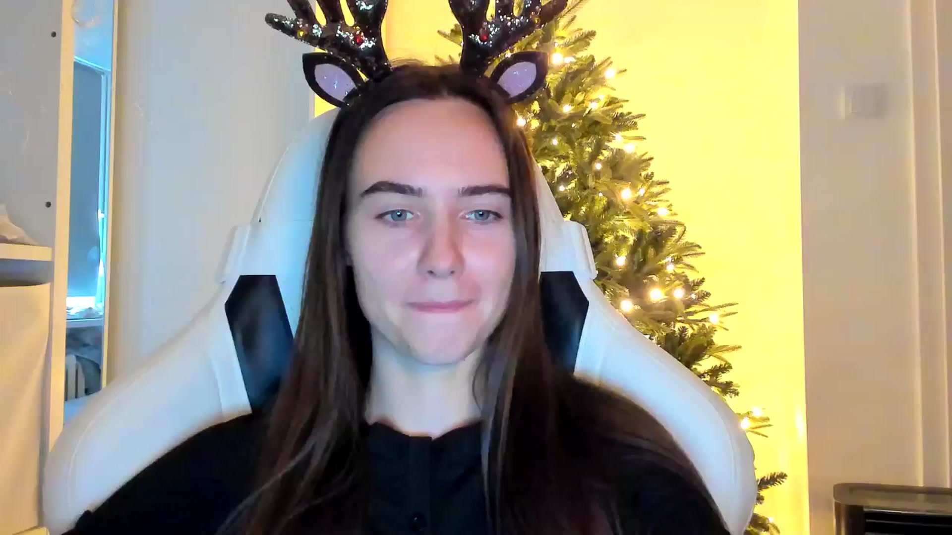 Gallery image thumbnail from OhAlisa's myfreecams stream on, 12/19/2025, 11:36 image 1 of 20
