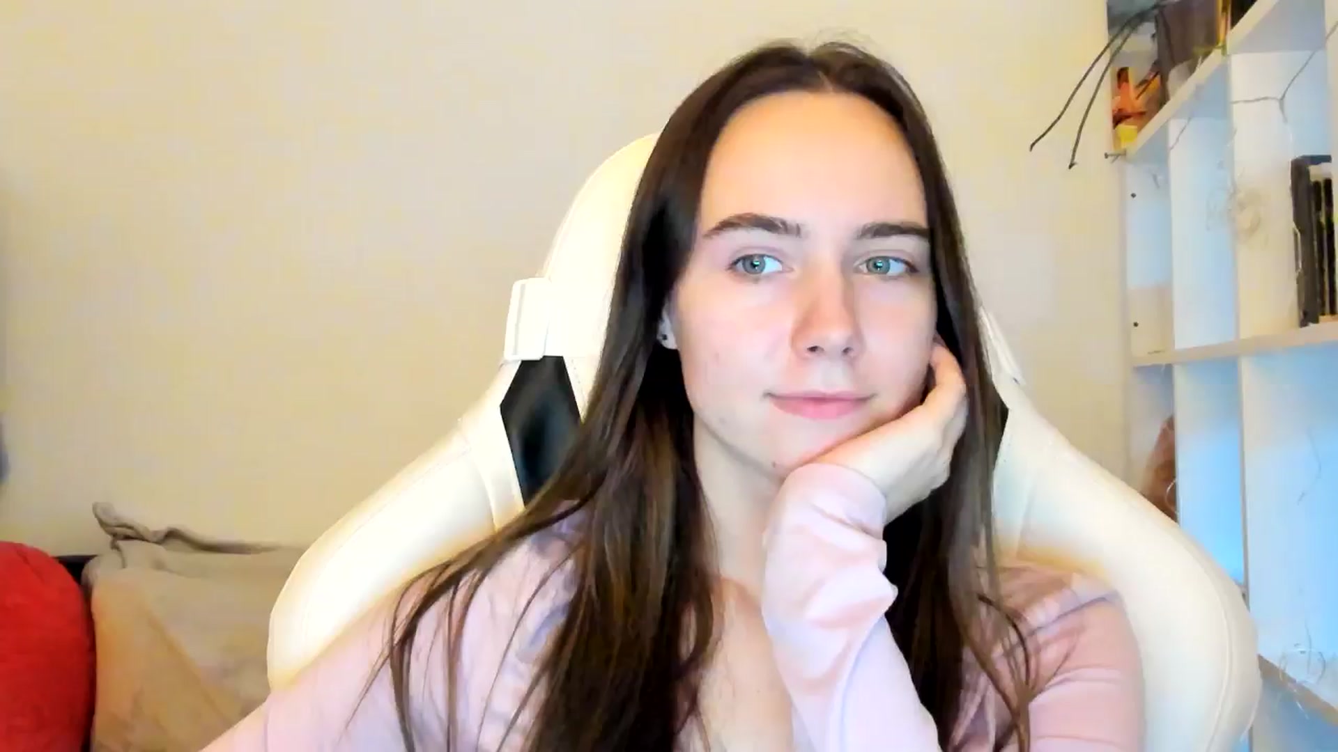 Gallery image thumbnail from OhAlisa's myfreecams stream on, 12/22/2025, 14:23 image 8 of 20