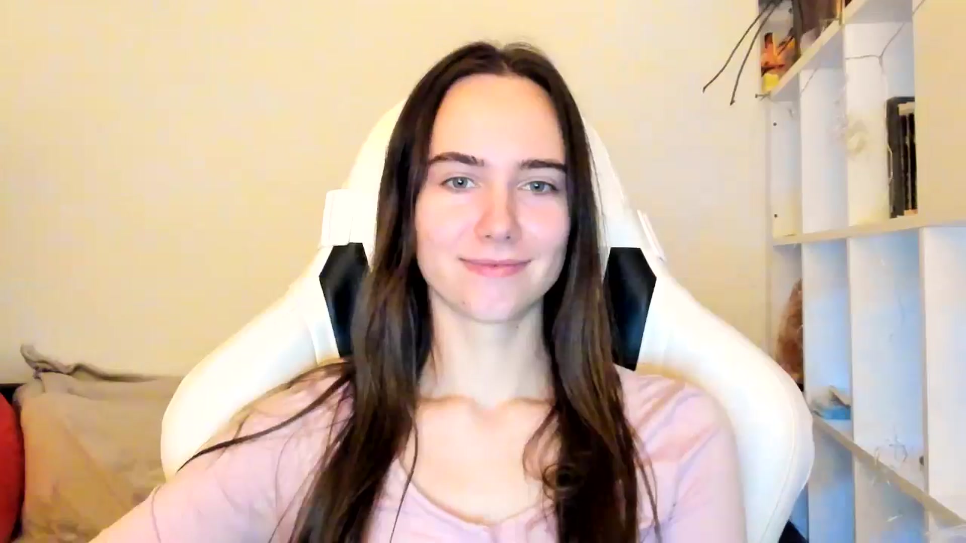 Gallery image thumbnail from OhAlisa's myfreecams stream on, 12/22/2025, 15:26 image 2 of 20