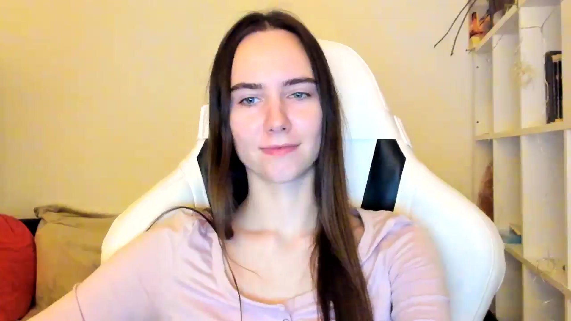 Gallery image thumbnail from OhAlisa's myfreecams stream on, 12/22/2025, 16:33 image 13 of 20