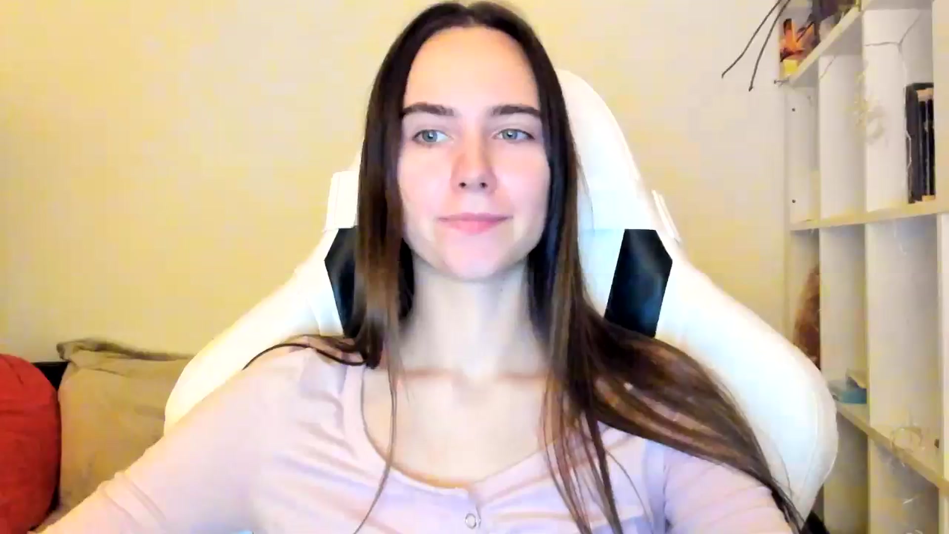 Gallery image thumbnail from OhAlisa's myfreecams stream on, 12/22/2025, 16:33 image 10 of 20