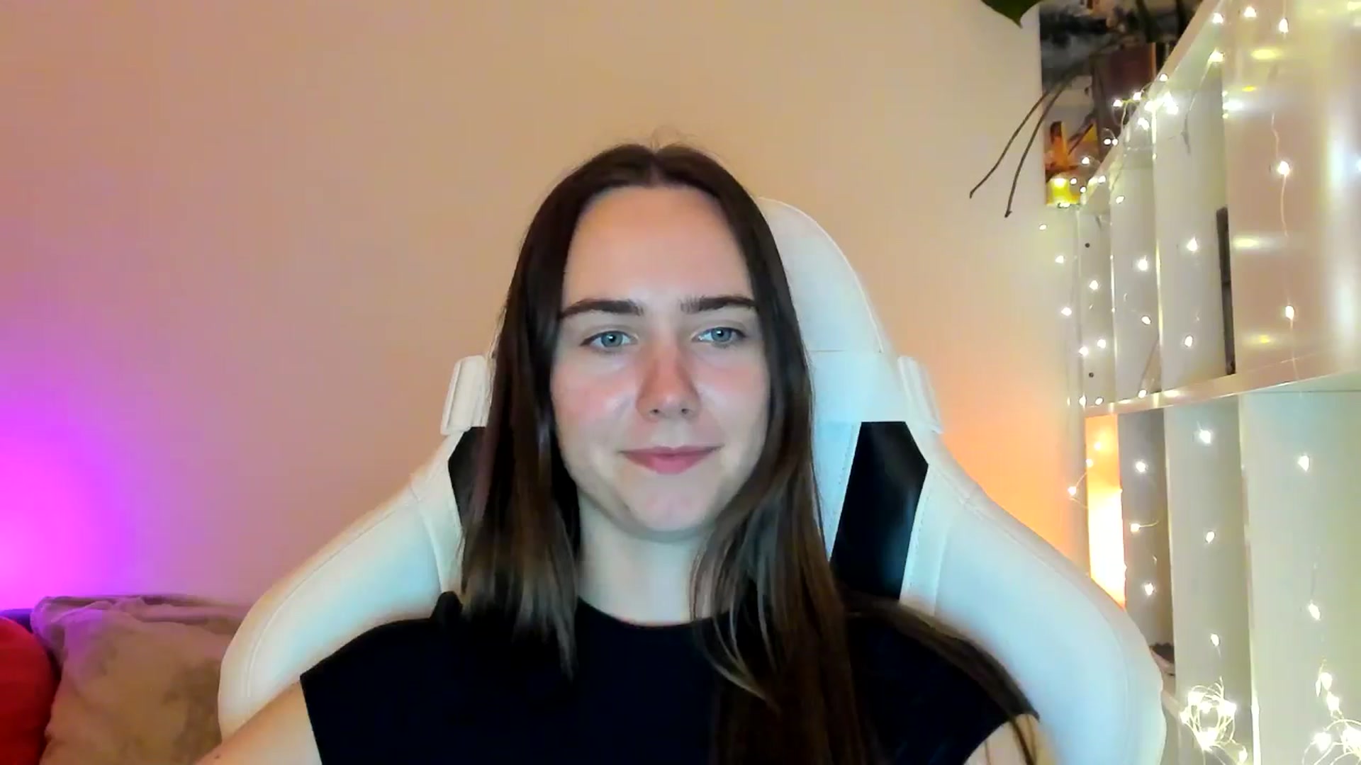 Gallery image thumbnail from OhAlisa's myfreecams stream on, 02/01/2026, 18:39 image 4 of 20