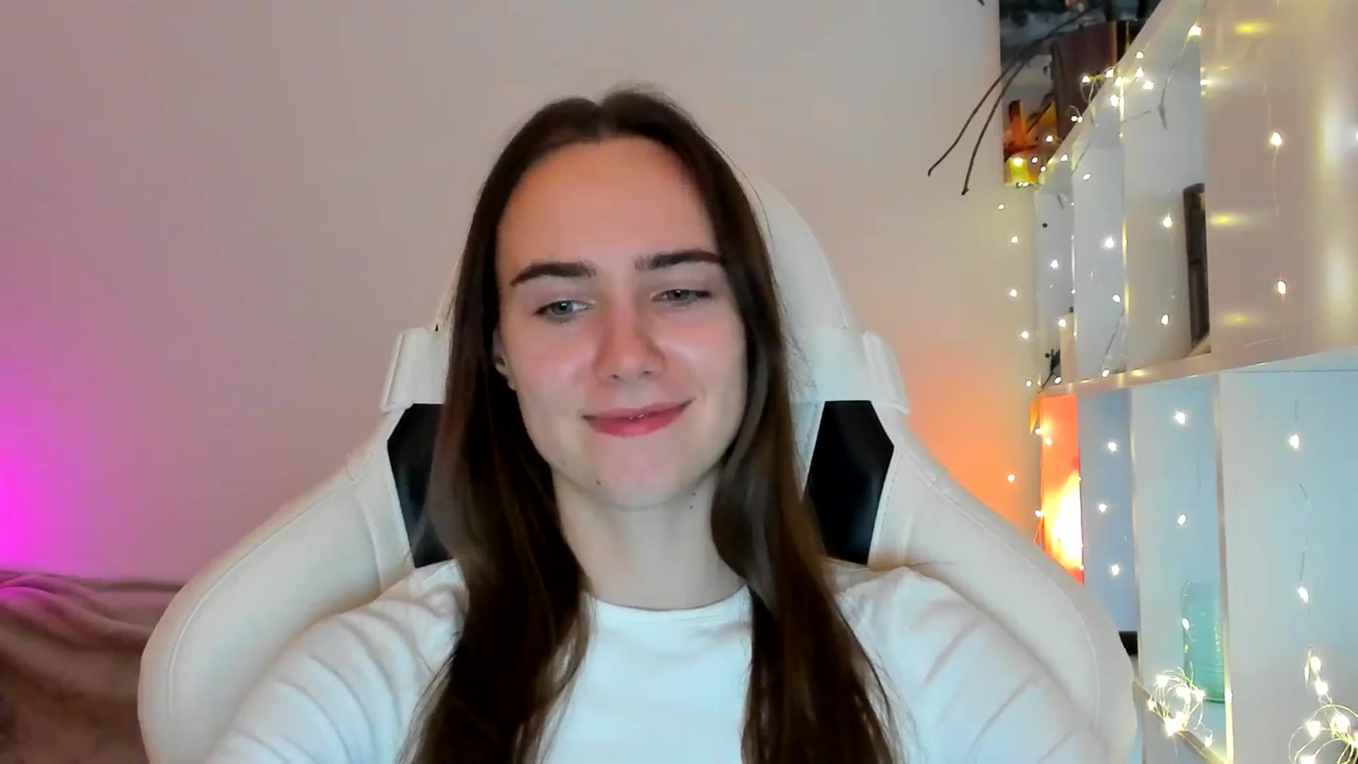 Gallery image thumbnail from OhAlisa's myfreecams stream on, 02/04/2026, 15:43 image 3 of 20