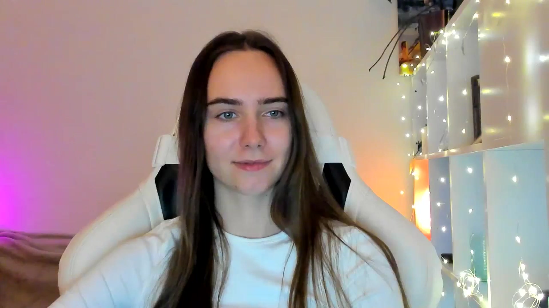 Gallery image thumbnail from OhAlisa's myfreecams stream on, 02/04/2026, 15:43 image 13 of 20